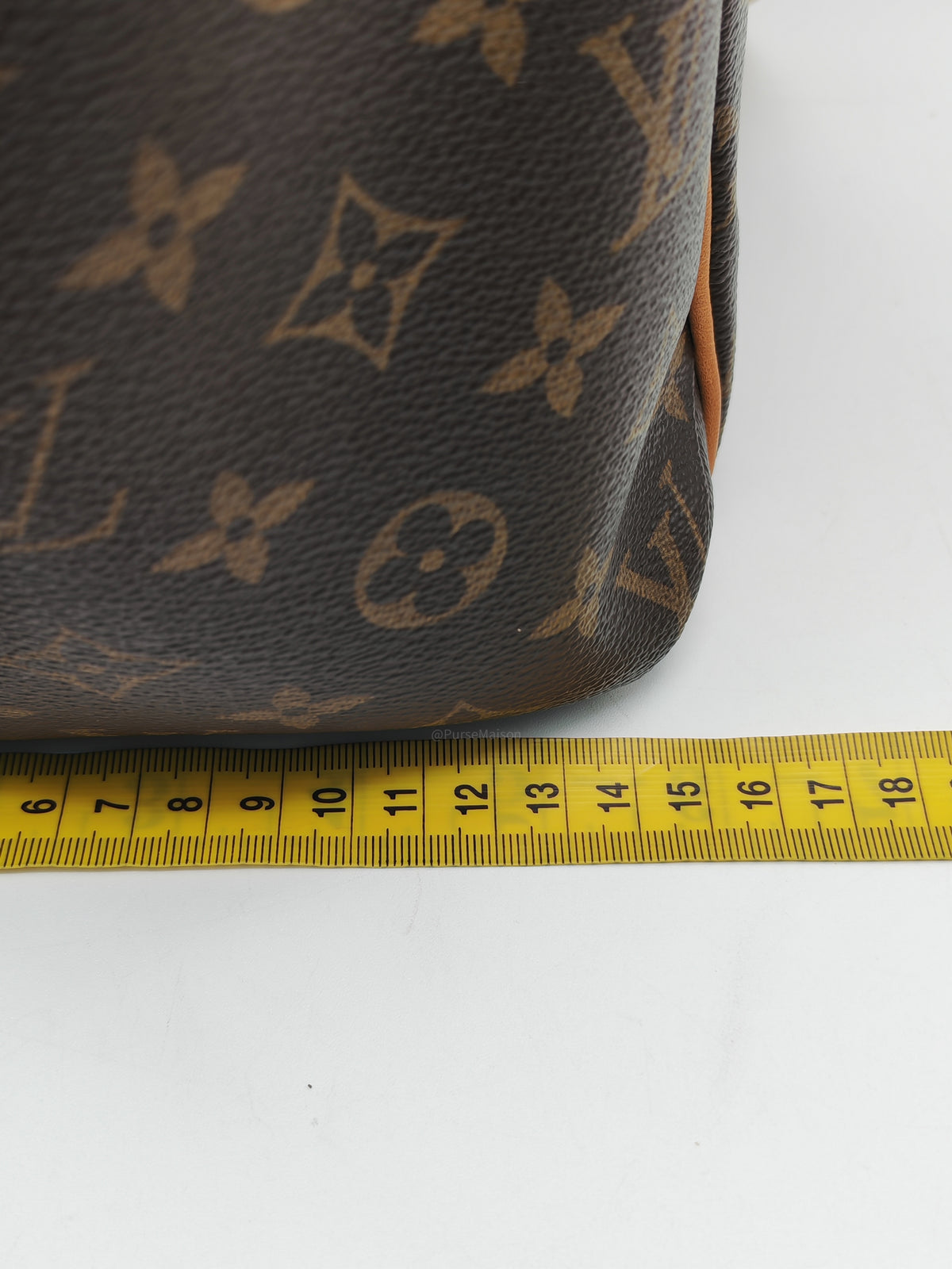 Louis Vuitton Totally MM Shoulder Bag in Monogram Canvas and Gold Hardware (Datecode: FL1180)