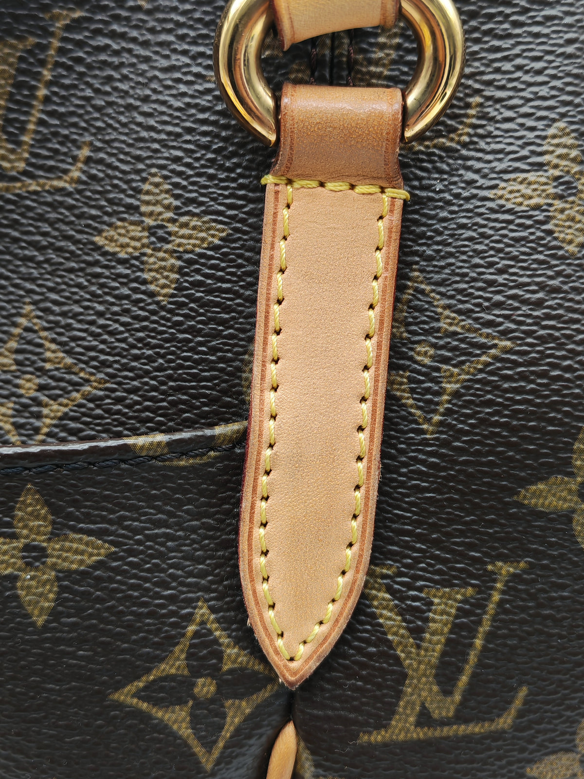 Louis Vuitton Totally MM Shoulder Bag in Monogram Canvas and Gold Hardware (Datecode: FL1180)
