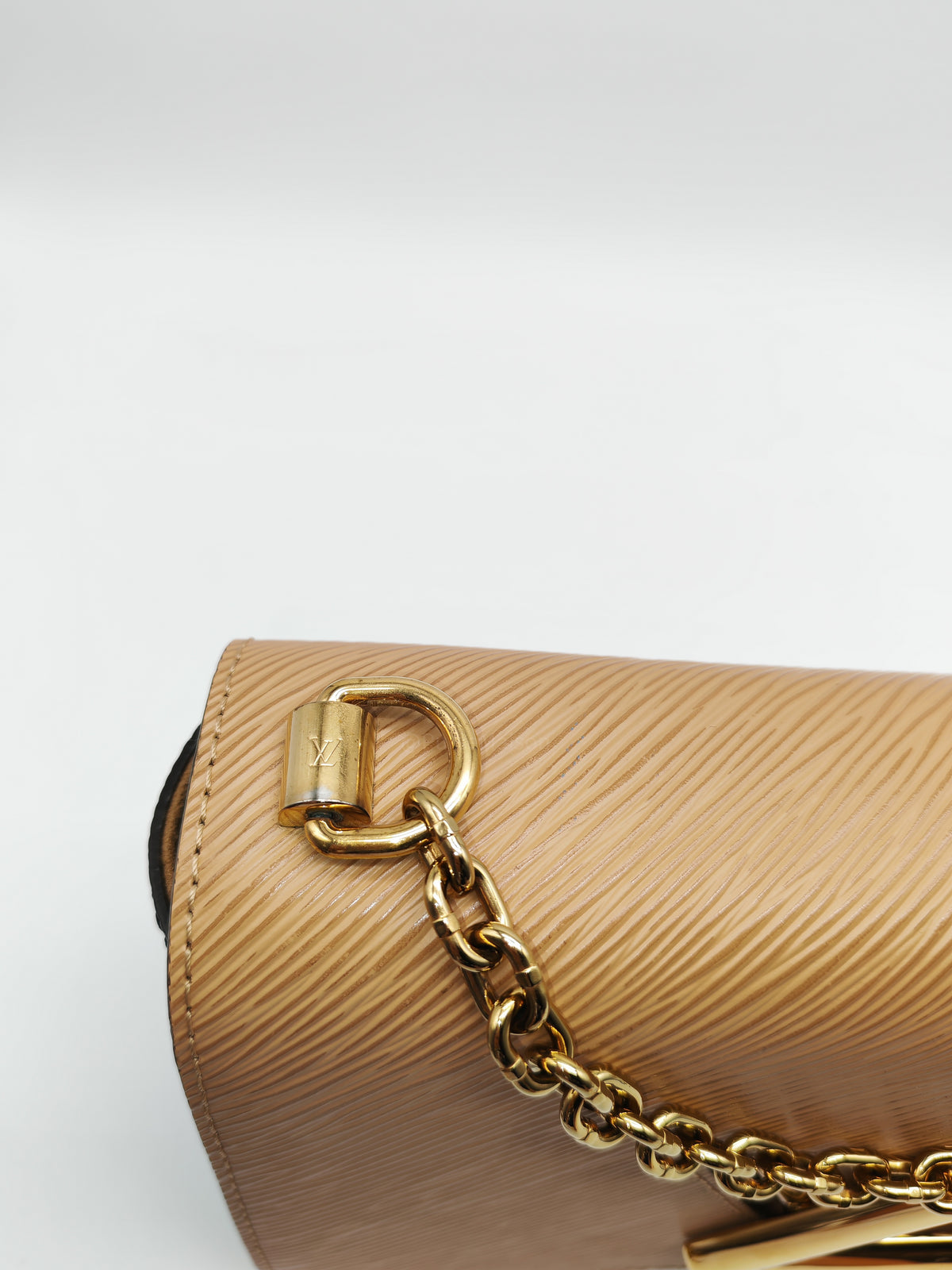 Louis Vuitton Twist MM in Camel Epi Leather and Gold Hardware (Datecode: SR4178)