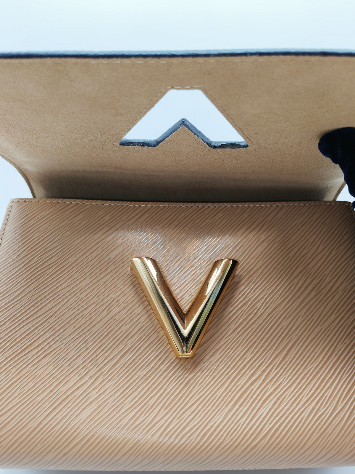 Louis Vuitton Twist MM in Camel Epi Leather and Gold Hardware (Datecode: SR4178)