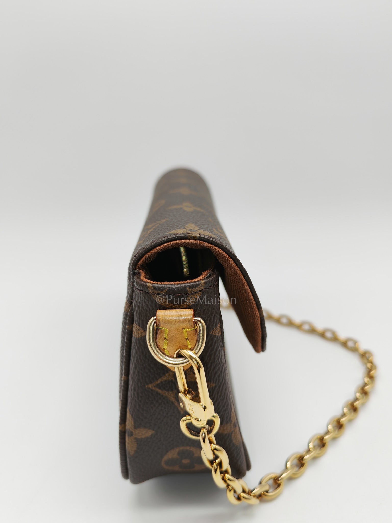 Ivy Wallet On Chain in Monogram Canvas Shoulder Bag (Microchip)