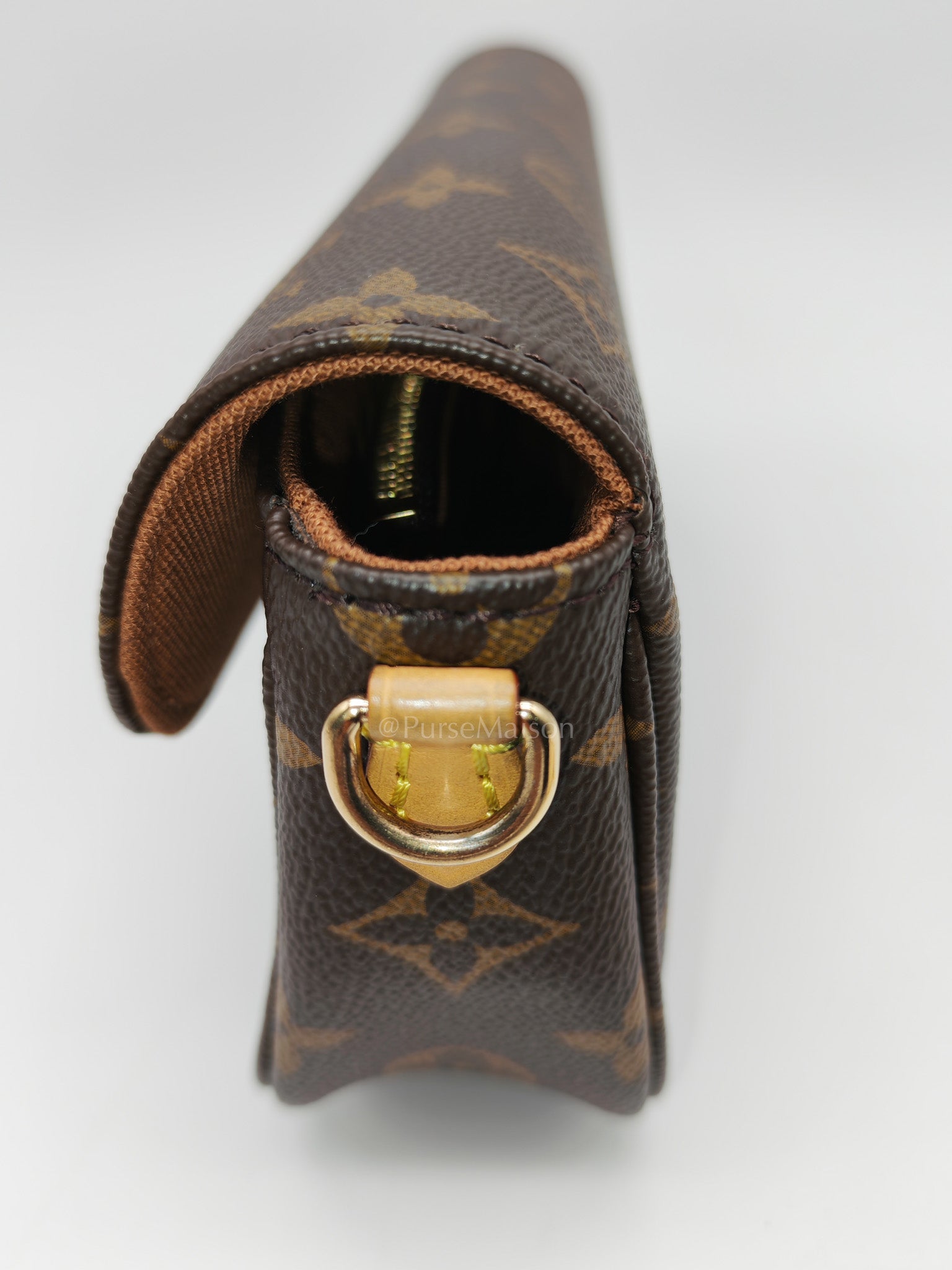 Ivy Wallet On Chain in Monogram Canvas Shoulder Bag (Microchip)