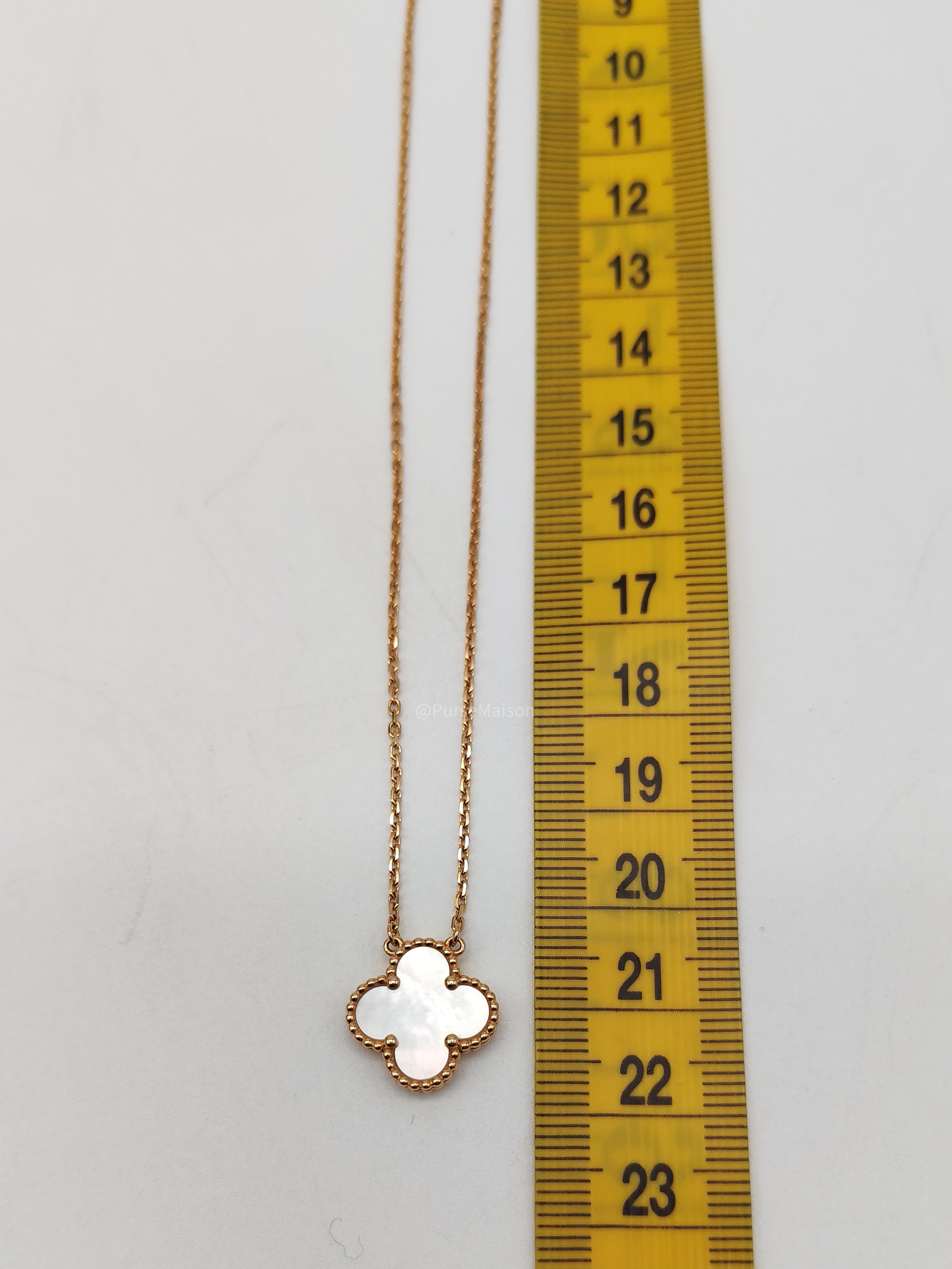 Van Cleef and Arpels Vintage Alhambra Pendant Mother of Pearl Clover Yellow Gold Necklace