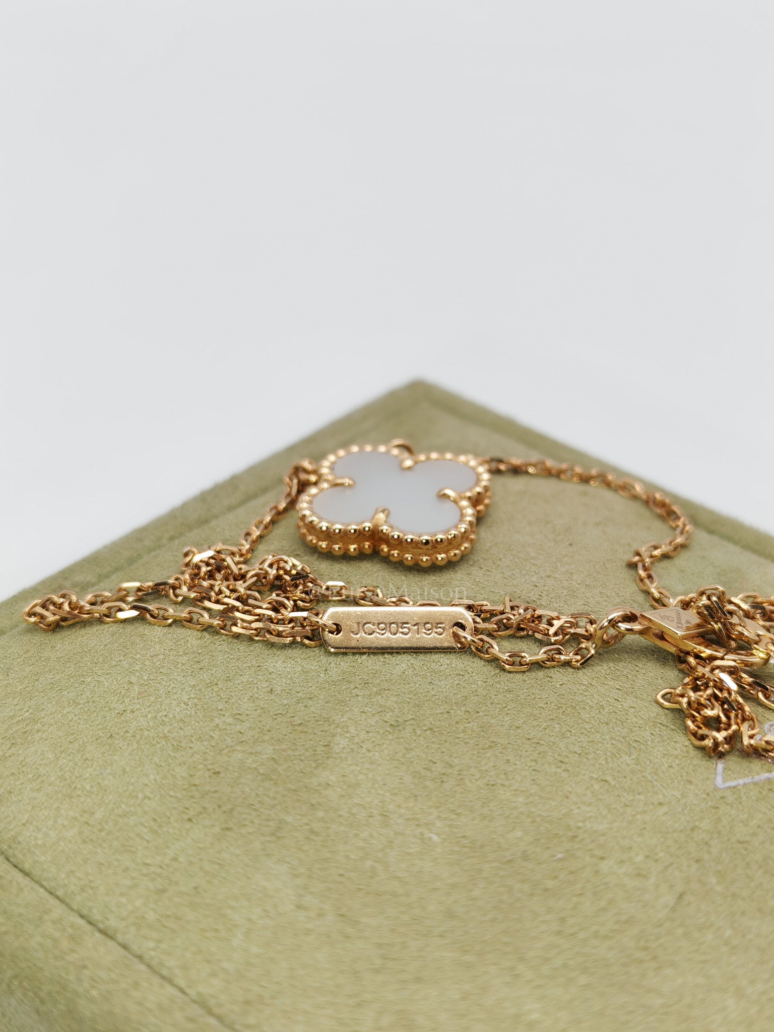 Van Cleef & Arpels Vintage Alhambra White Mother of Pearl and Yellow Gold Necklace 2021 | Purse Maison Luxury Bags Shop