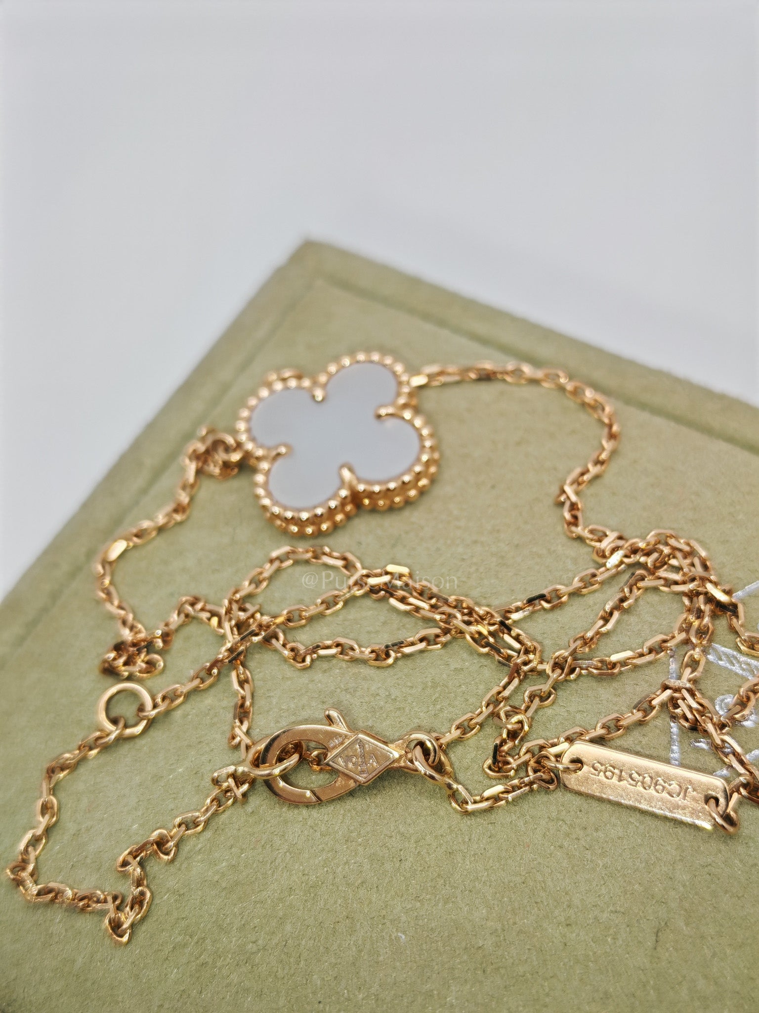 Van Cleef & Arpels Vintage Alhambra White Mother of Pearl and Yellow Gold Necklace 2021 | Purse Maison Luxury Bags Shop