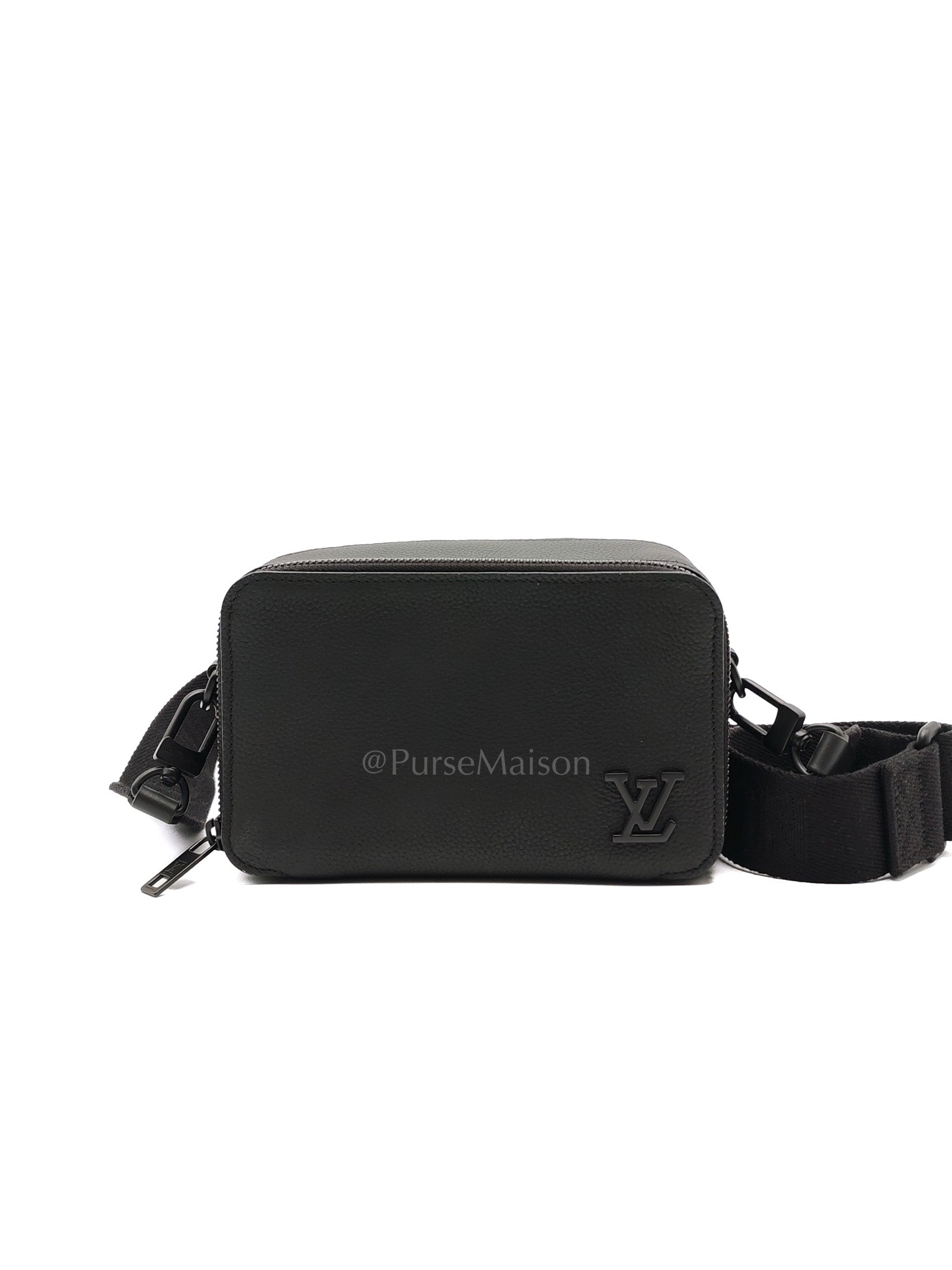 Alpha Wearable Wallet Aerogram in Black Grained Calfskin Leather Crossbody Bag (Microchip) | Purse Maison Luxury Bags Shop