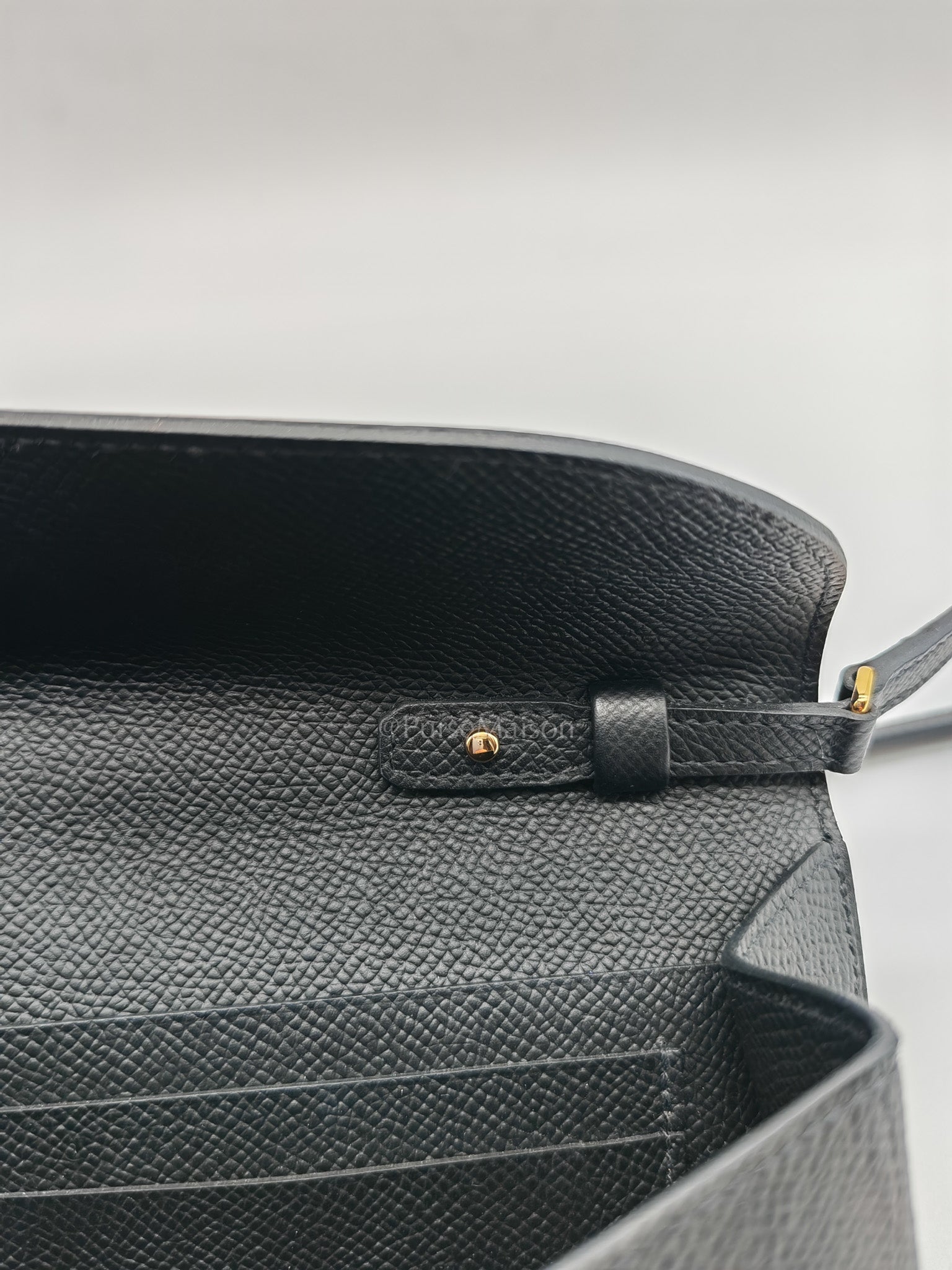 Maillon To Go in Black Epsom Leather & So Black/Gold Hardware Stamp W (2024)