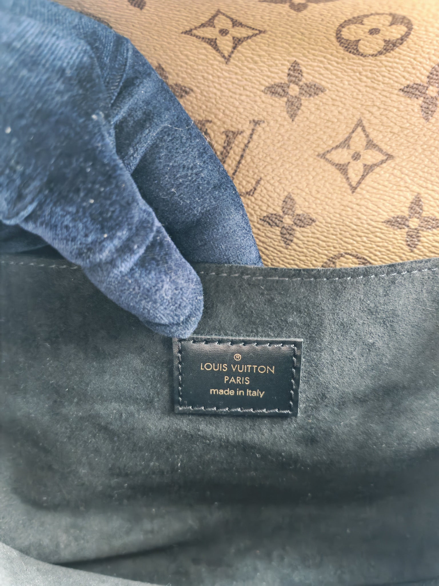 Metis in Reverse Monogram Canvas Crossbody Bag (Microchip)