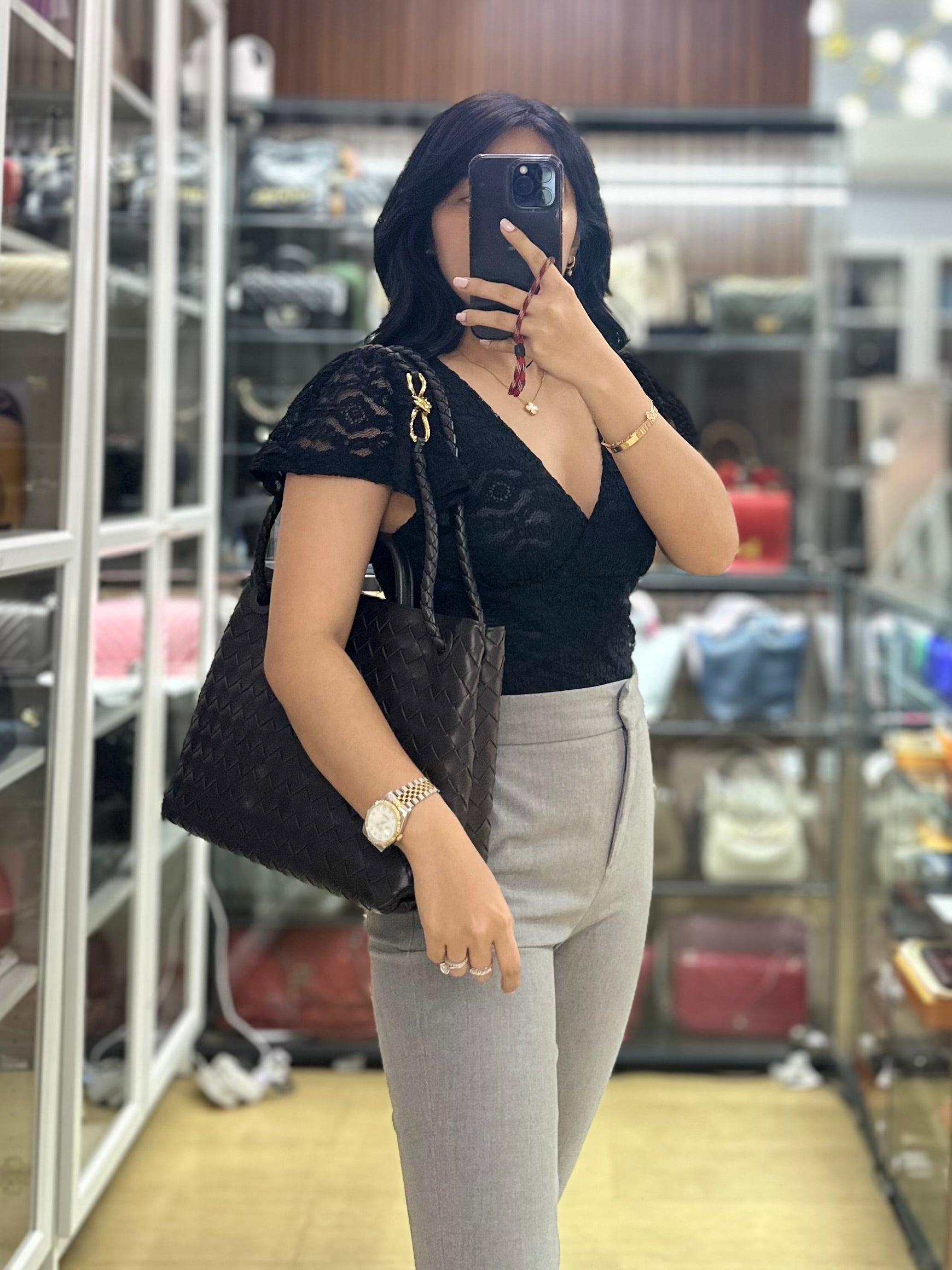 Andiamo Medium in Fondant Intrecciato Nappa Leather | Purse Maison Luxury Bags Shop