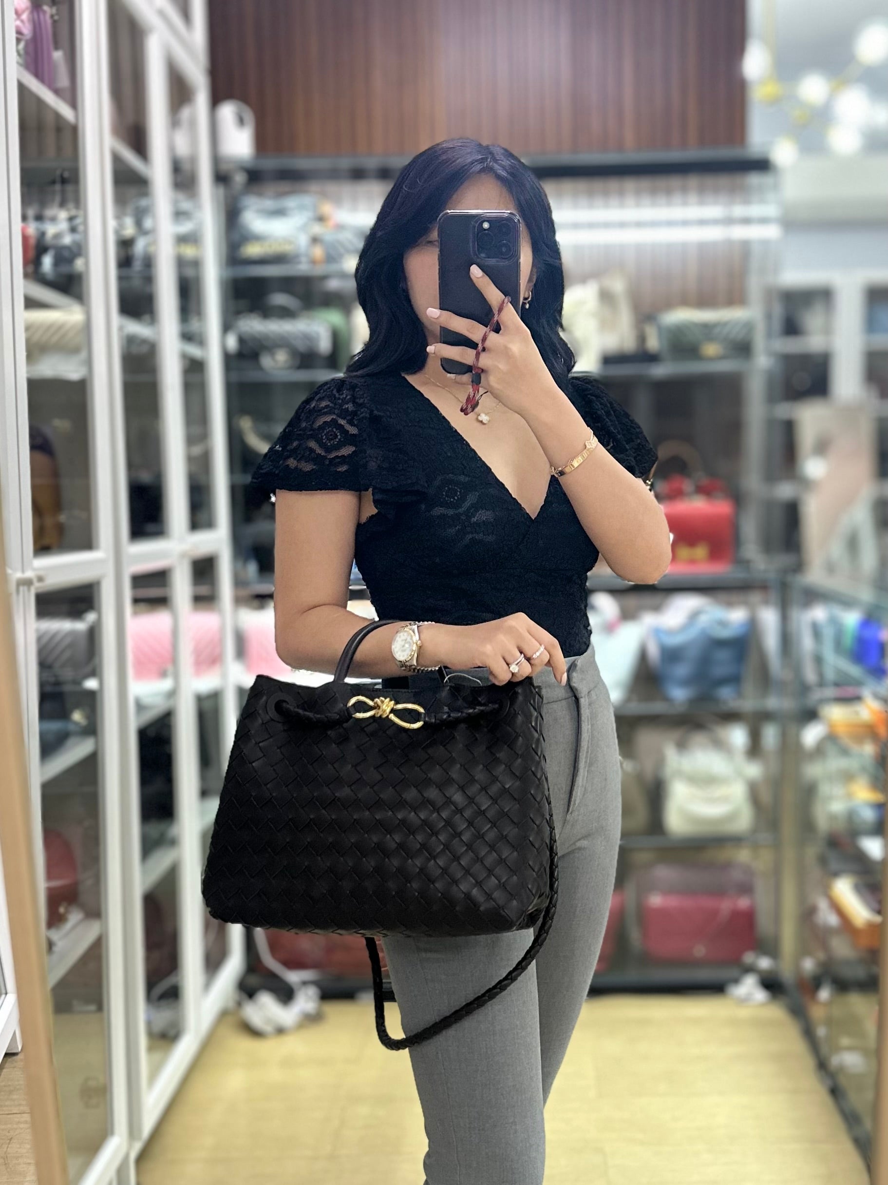 Andiamo Medium in Fondant Intrecciato Nappa Leather | Purse Maison Luxury Bags Shop