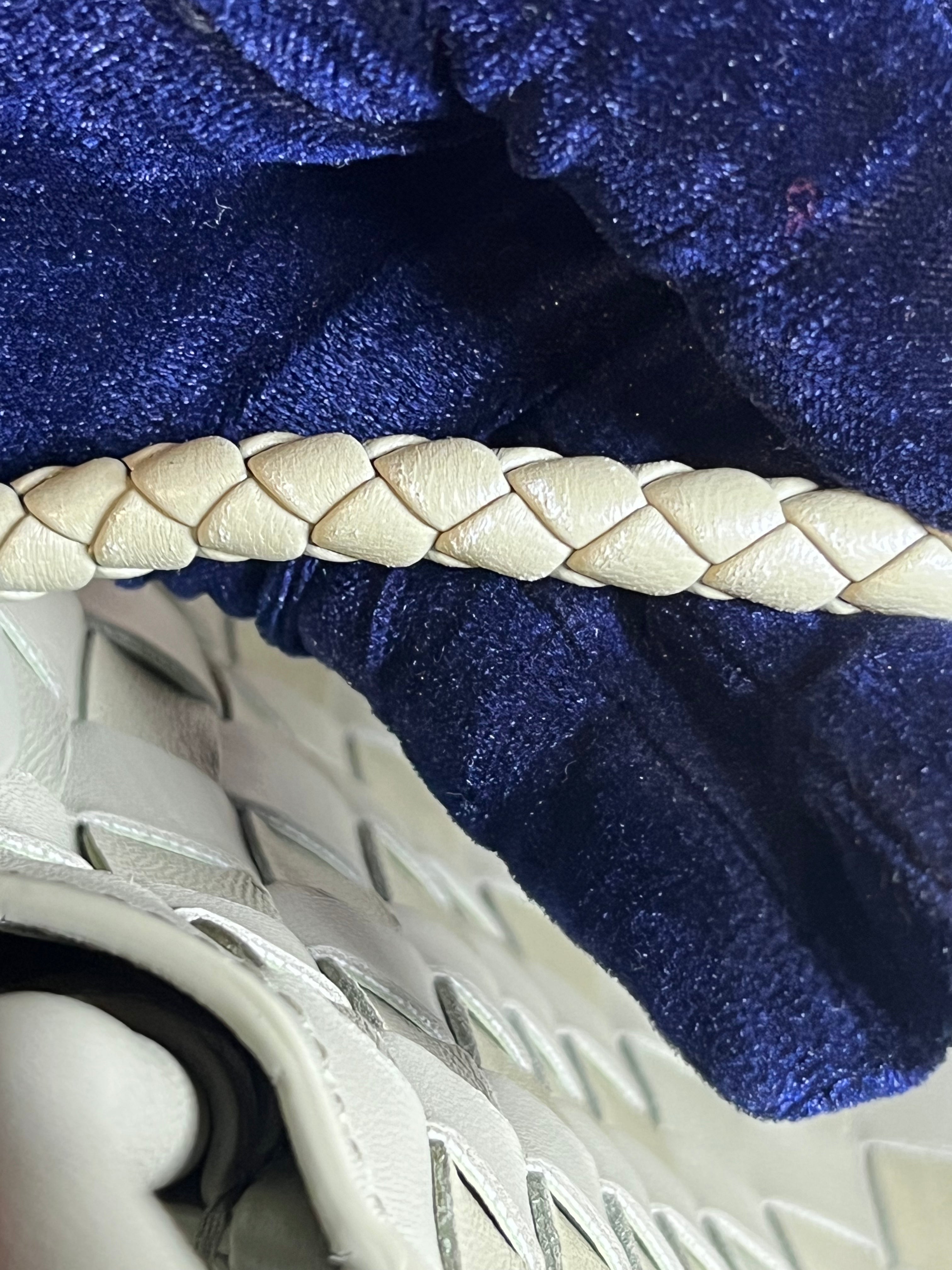 Andiamo Medium in Travertine Intrecciato Leather | Purse Maison Luxury Bags Shop