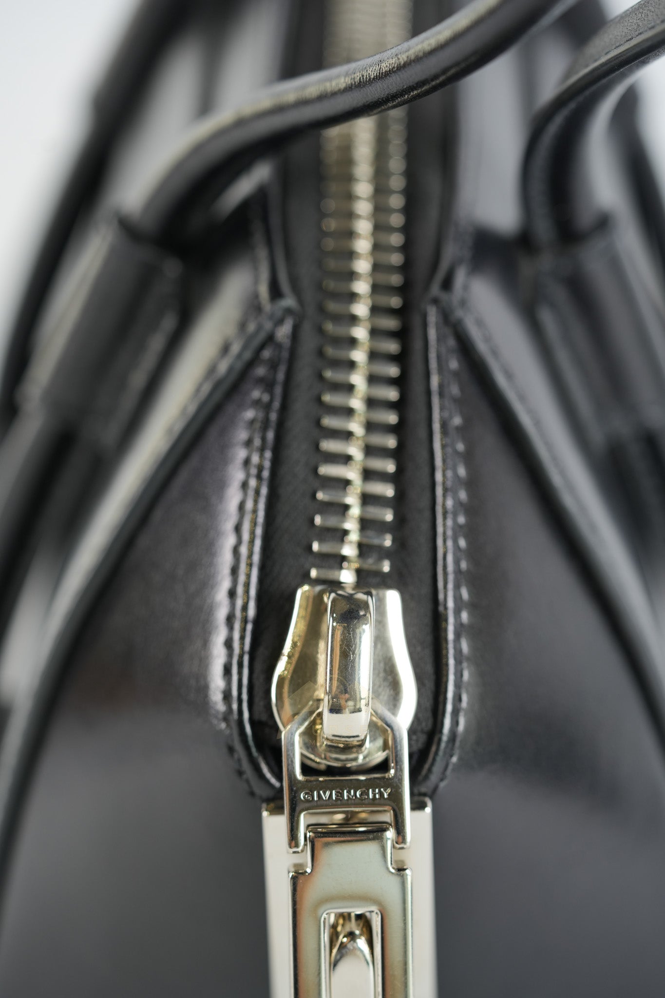 Antigona Lock Mini Handbag in Black Smooth Shiny Calfskin Leather | Purse Maison Luxury Bags Shop