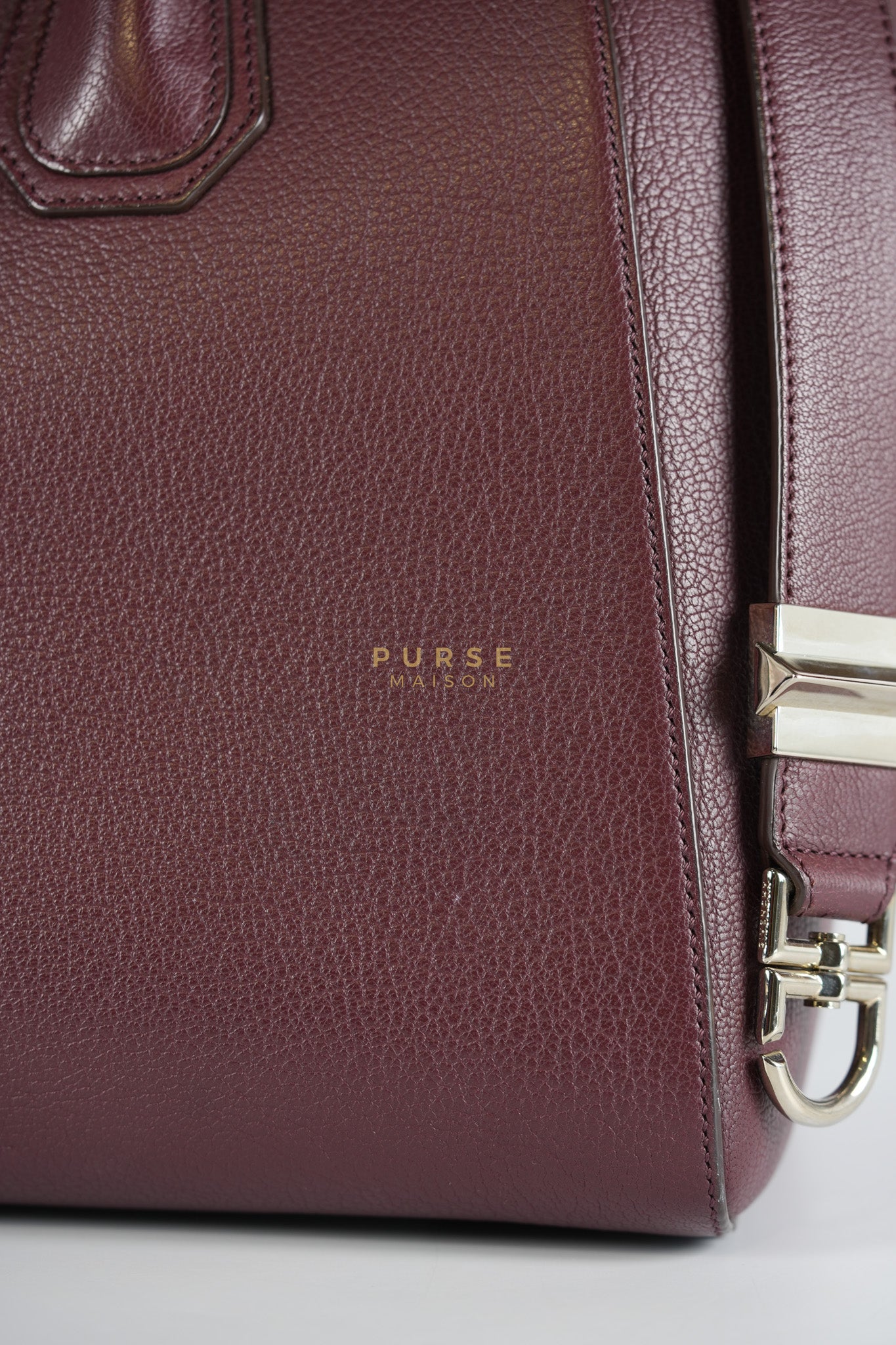 Antigona Medium Bag in Burgundy Goatskin Leather | Purse Maison Luxury Bags Shop