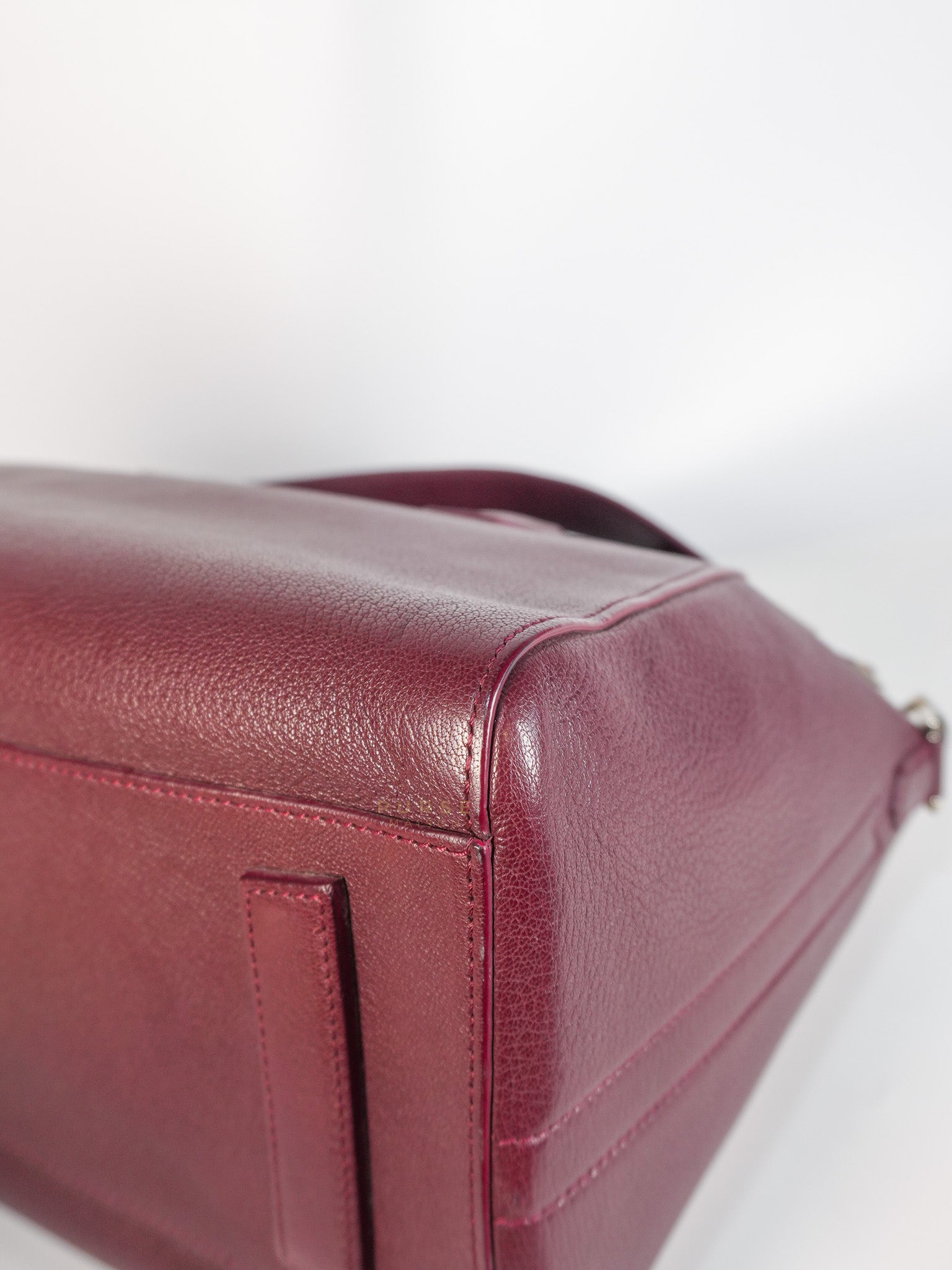 Antigona Medium in Burgundy Sugar Goatskin Leather | Purse Maison Luxury Bags Shop