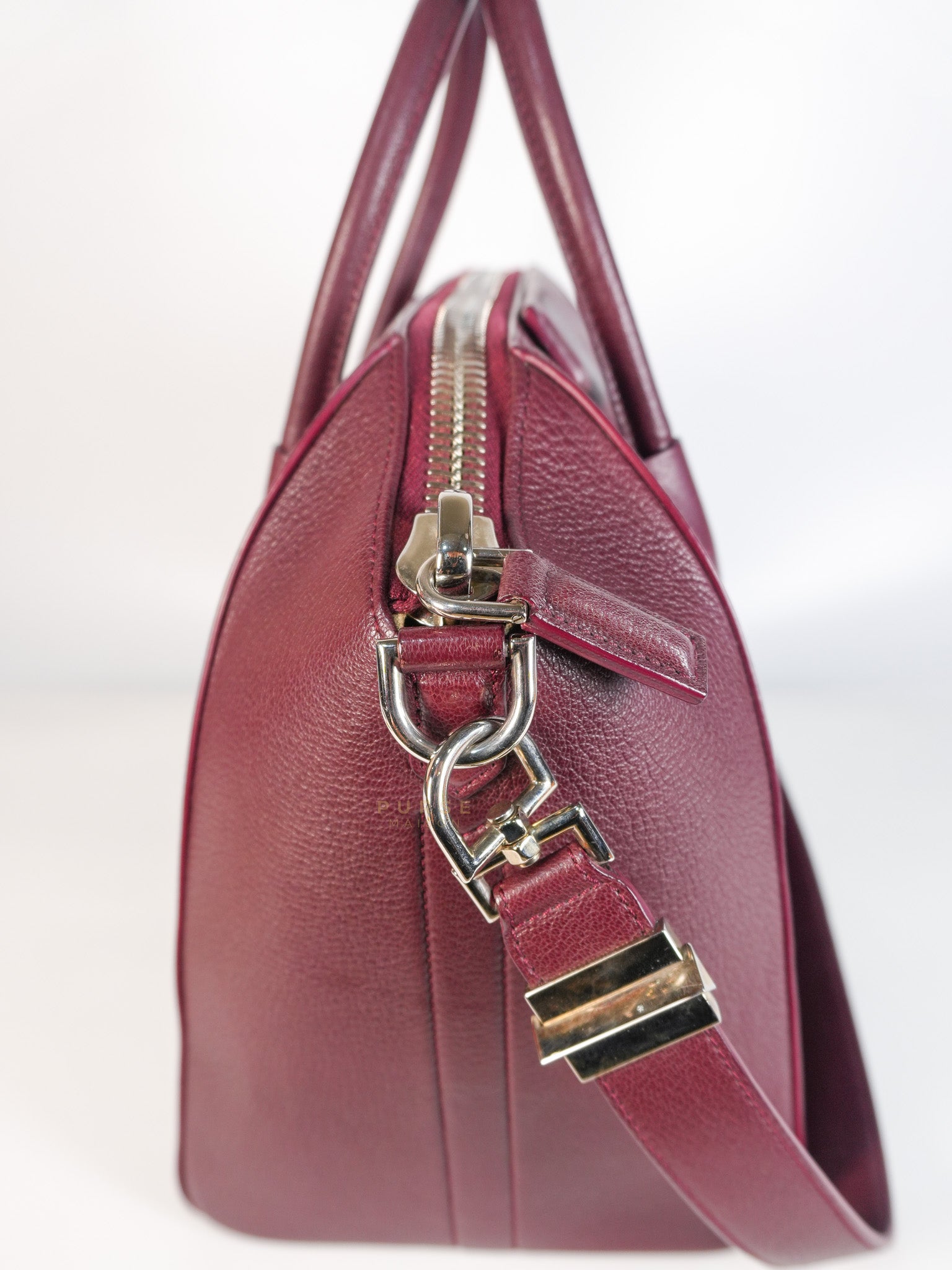 Antigona Medium in Burgundy Sugar Goatskin Leather | Purse Maison Luxury Bags Shop