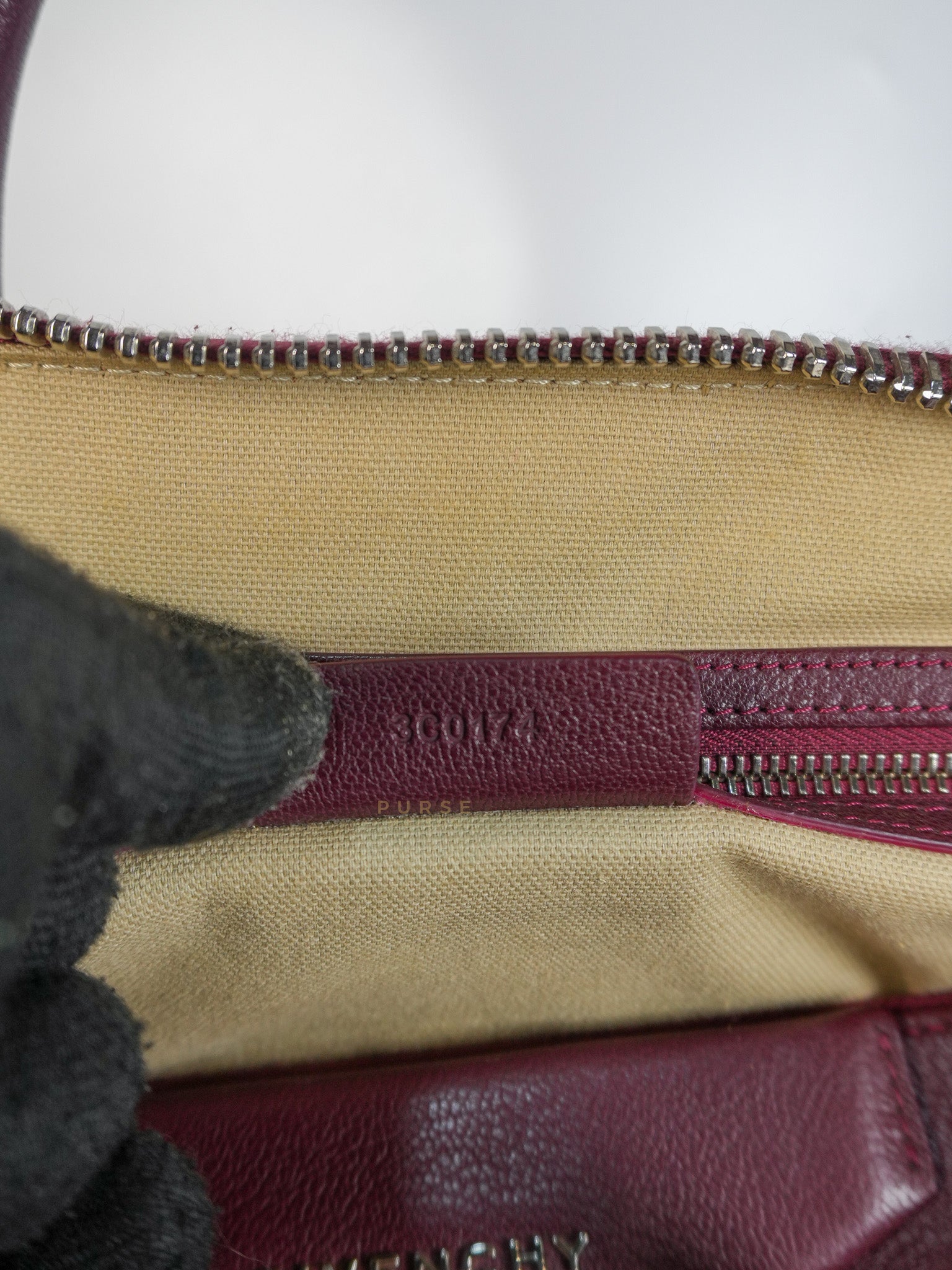 Antigona Medium in Burgundy Sugar Goatskin Leather | Purse Maison Luxury Bags Shop