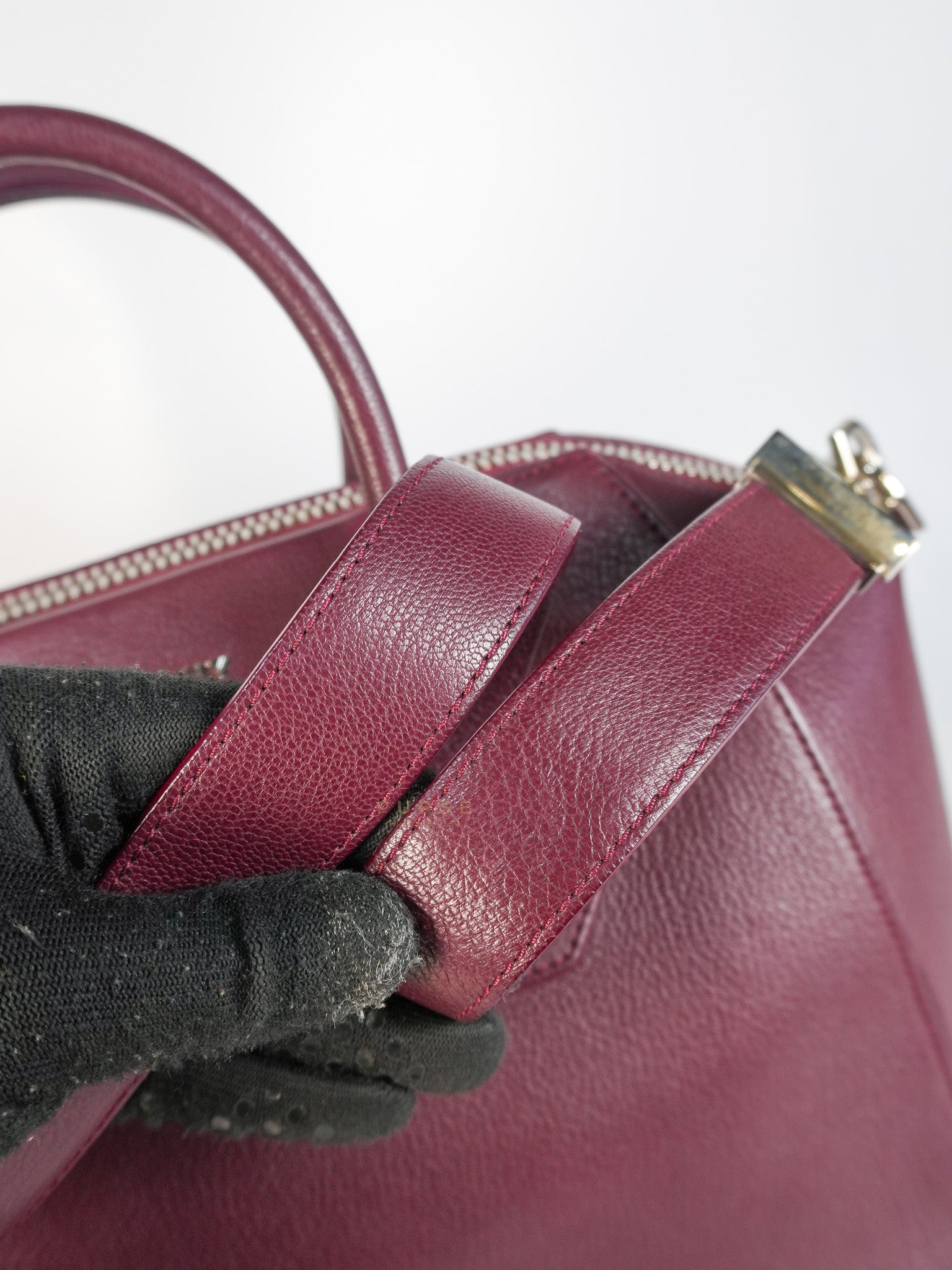 Antigona Medium in Burgundy Sugar Goatskin Leather | Purse Maison Luxury Bags Shop