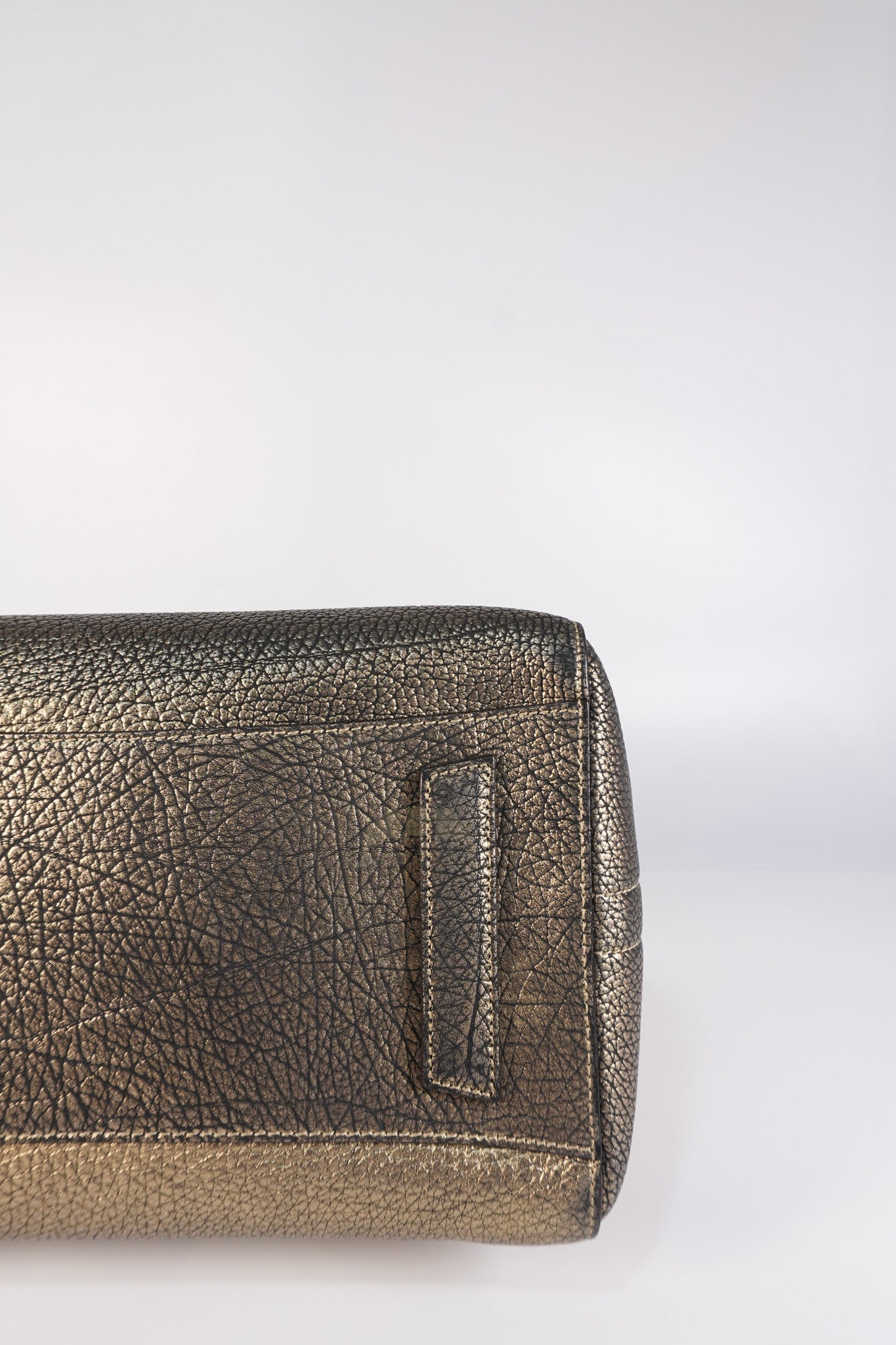 Antigona Medium in Metallic Gold Pebbled Calfskin Leather | Purse Maison Luxury Bags Shop