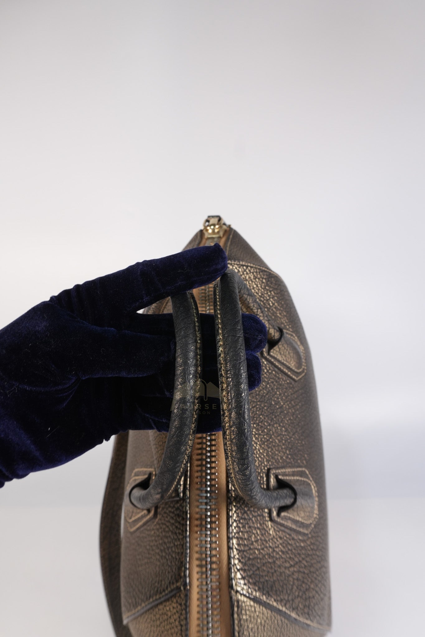 Antigona Medium in Metallic Gold Pebbled Calfskin Leather | Purse Maison Luxury Bags Shop