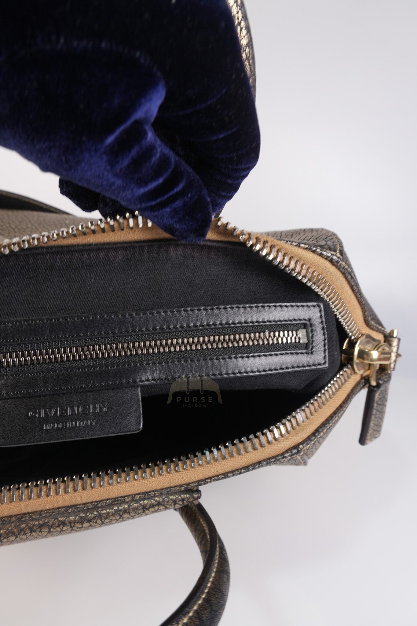 Antigona Medium in Metallic Gold Pebbled Calfskin Leather | Purse Maison Luxury Bags Shop