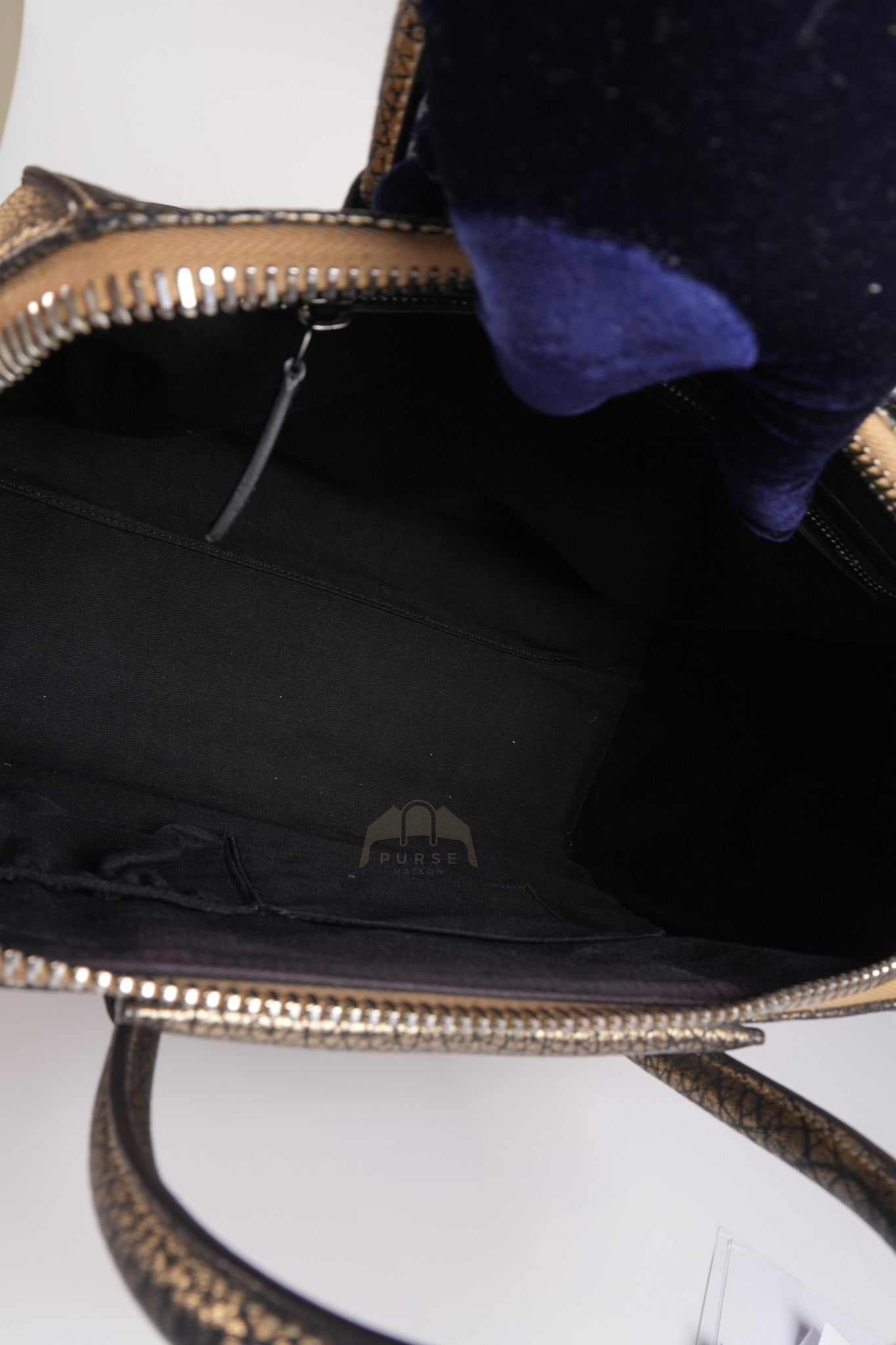 Antigona Medium in Metallic Gold Pebbled Calfskin Leather | Purse Maison Luxury Bags Shop