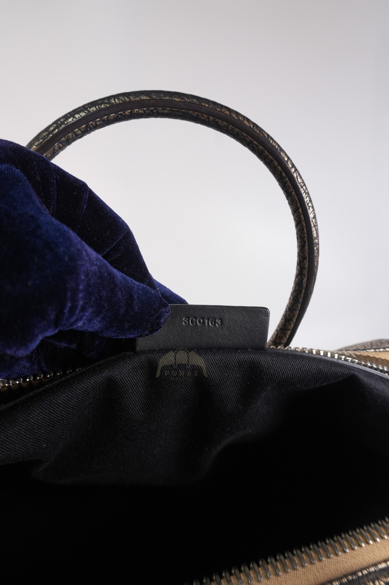 Antigona Medium in Metallic Gold Pebbled Calfskin Leather | Purse Maison Luxury Bags Shop