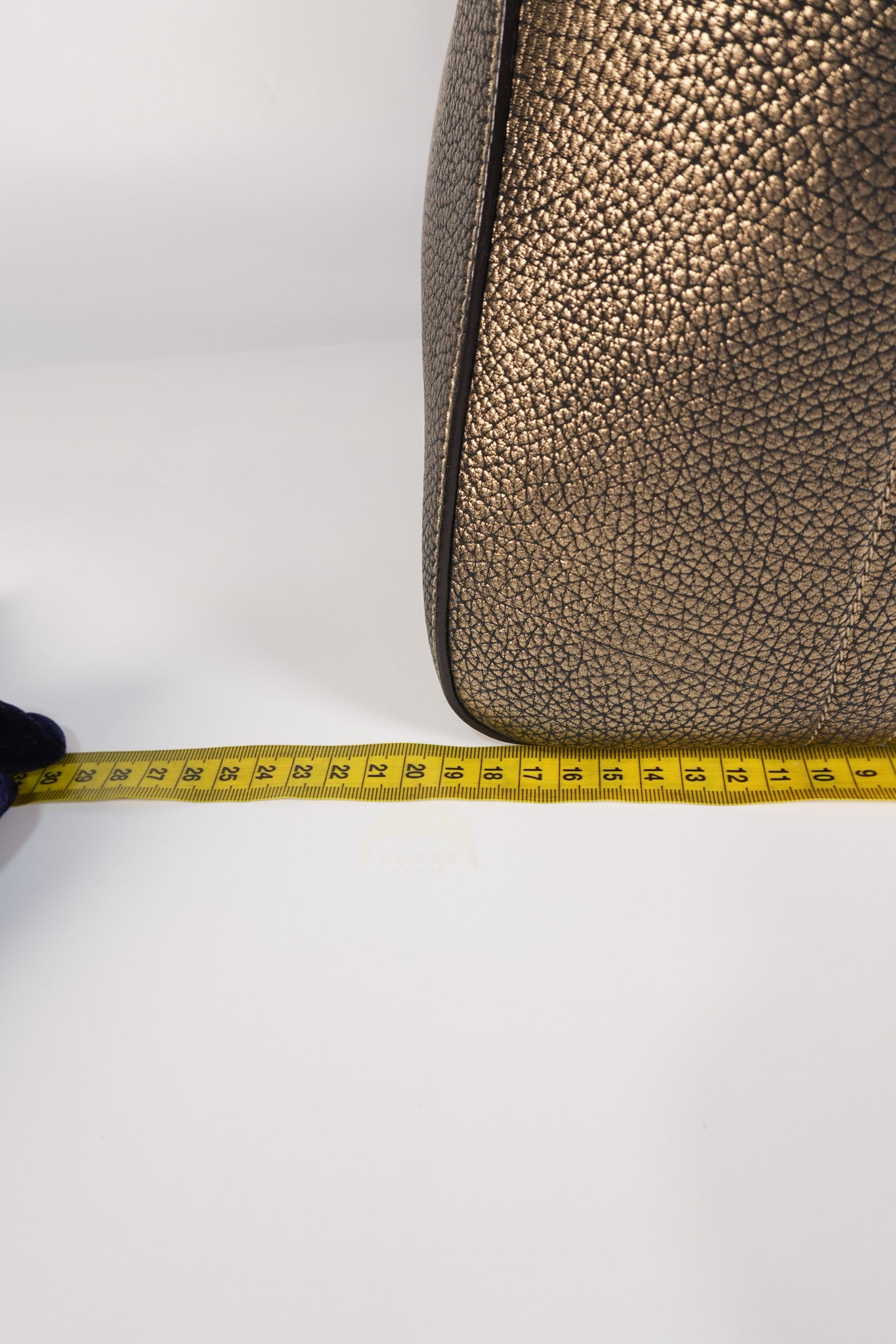 Antigona Medium in Metallic Gold Pebbled Calfskin Leather | Purse Maison Luxury Bags Shop