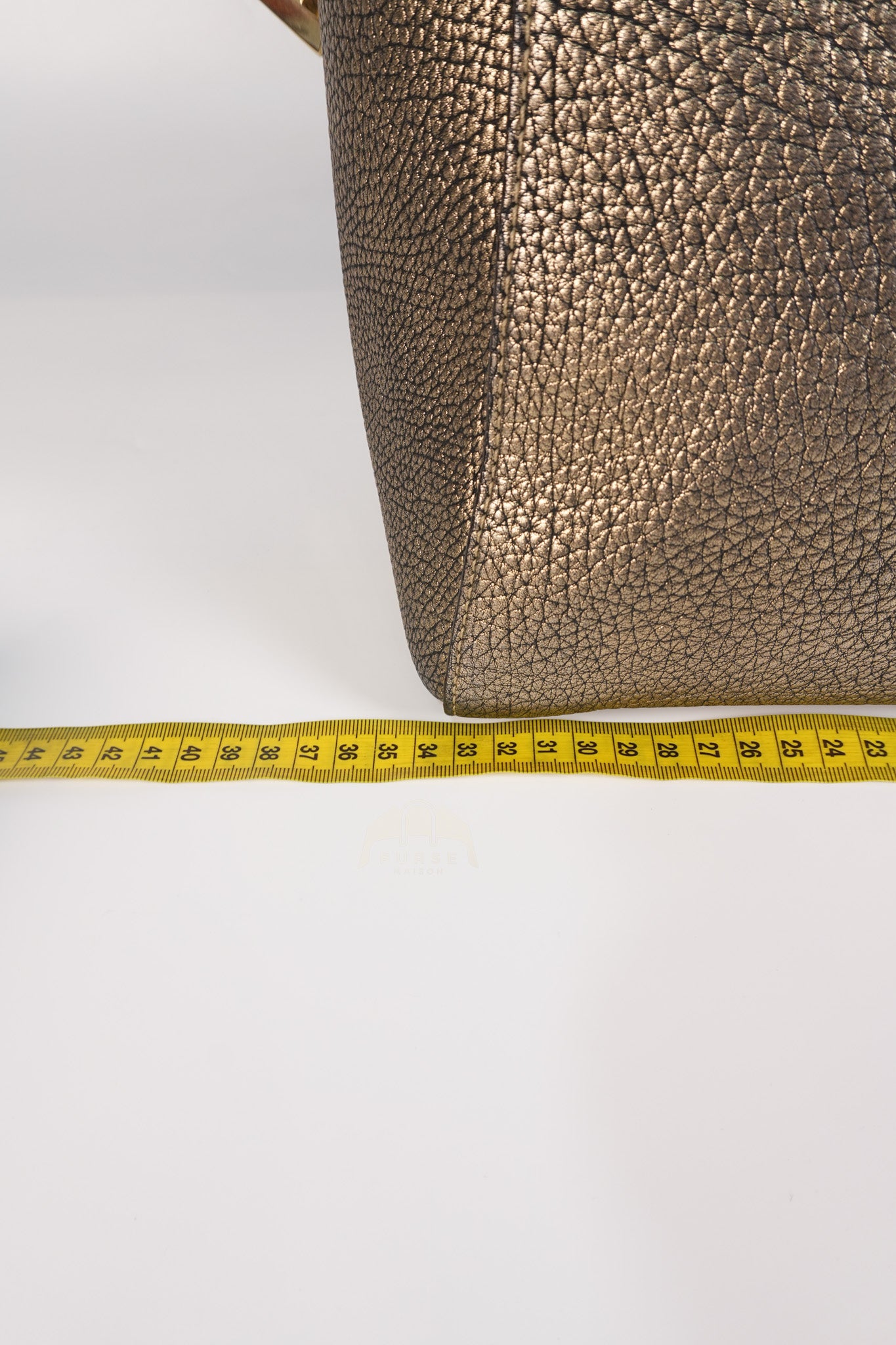 Antigona Medium in Metallic Gold Pebbled Calfskin Leather | Purse Maison Luxury Bags Shop