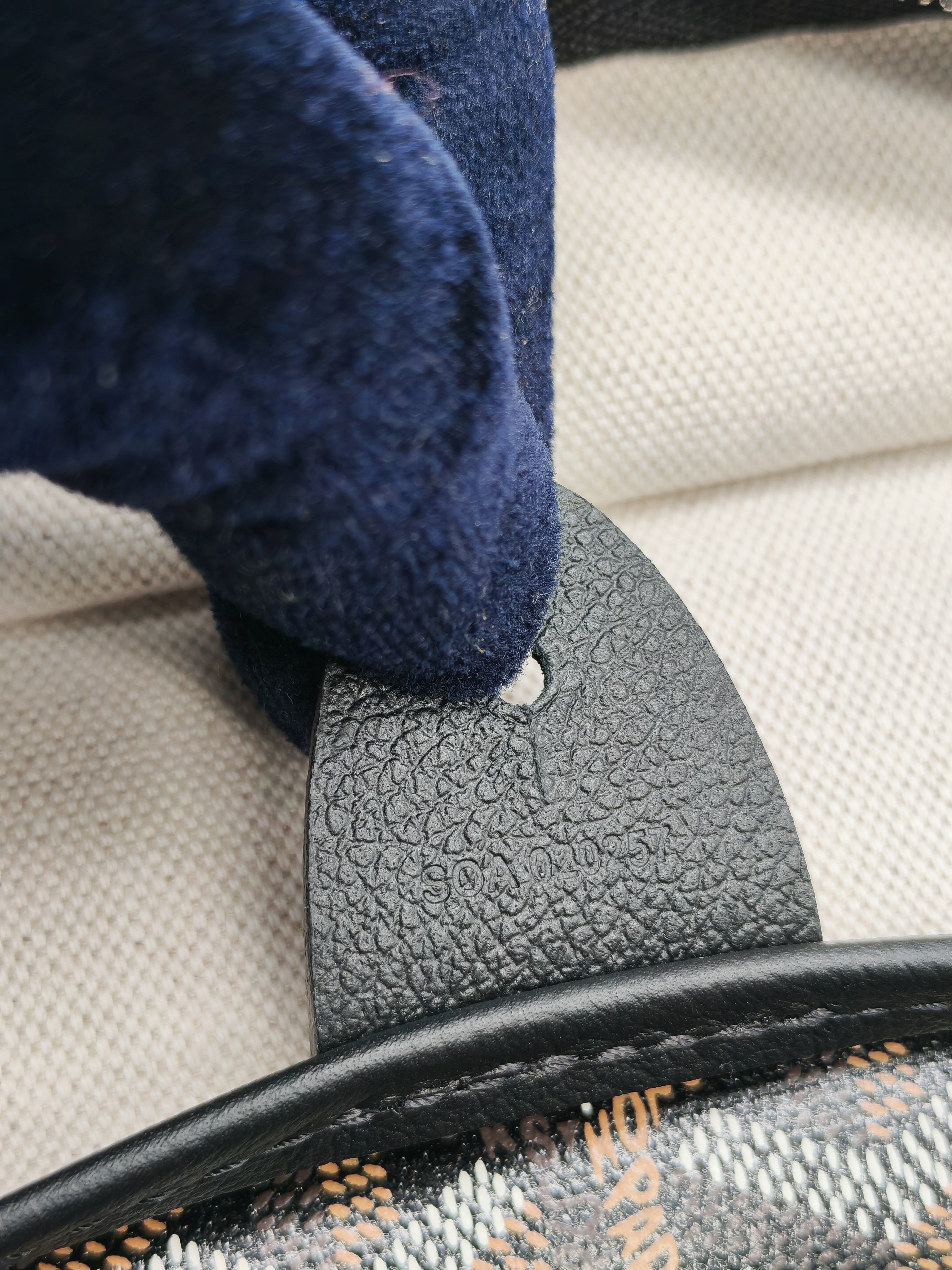 Artois PM Tote in Black Goyardine Canvas | Purse Maison Luxury Bags Shop