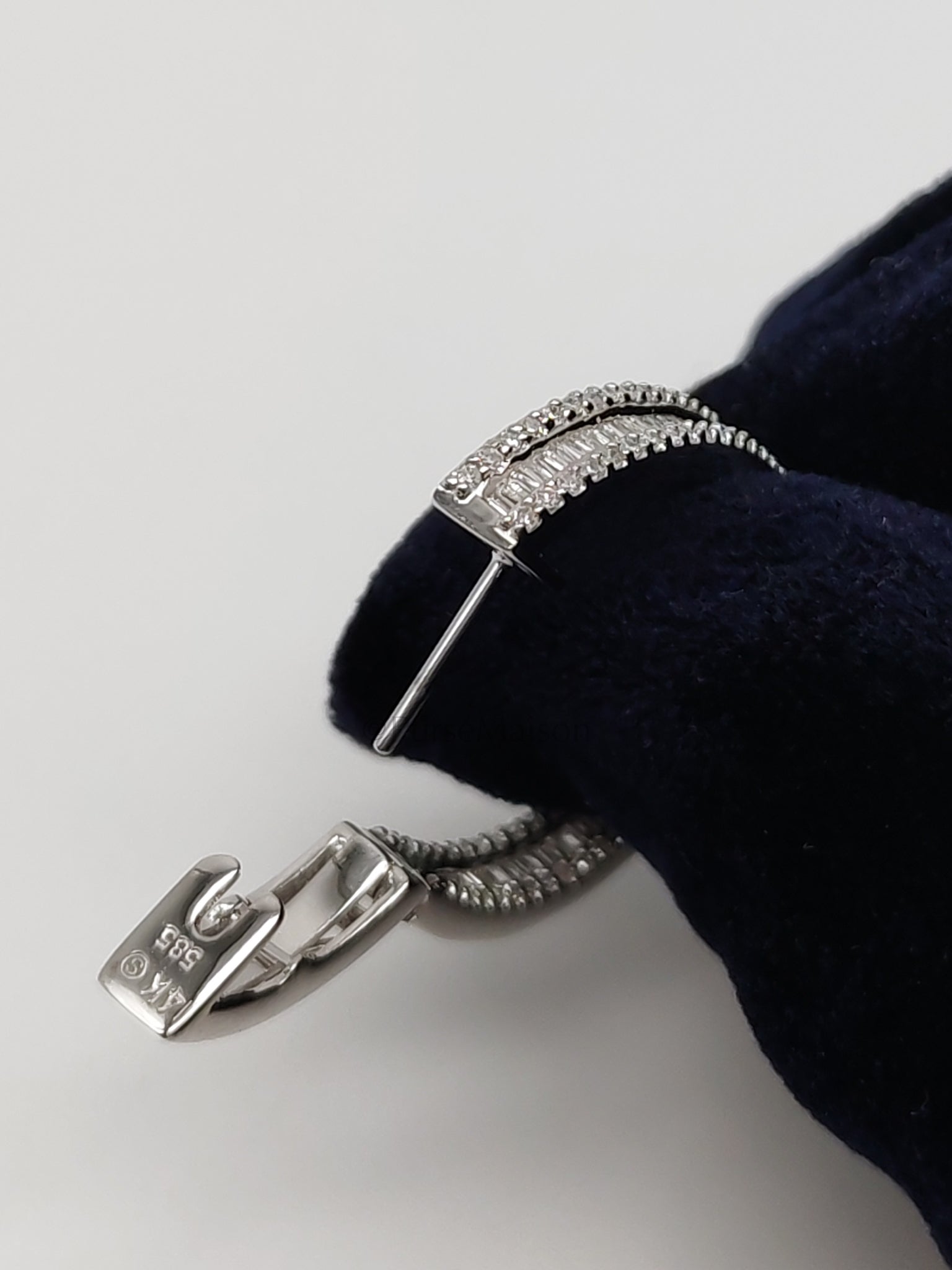 Baguette and Small Round Diamond 14k White God Setting Natural Diamond Approx 2.1cts (color h/i) Earrings | Purse Maison Luxury Bags Shop