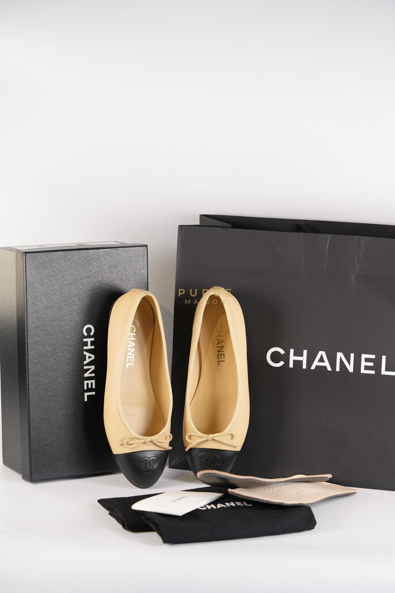 Ballerina Flats Beige/ Black Calfskin Leather Size 38 EU (24cm) | Purse Maison Luxury Bags Shop