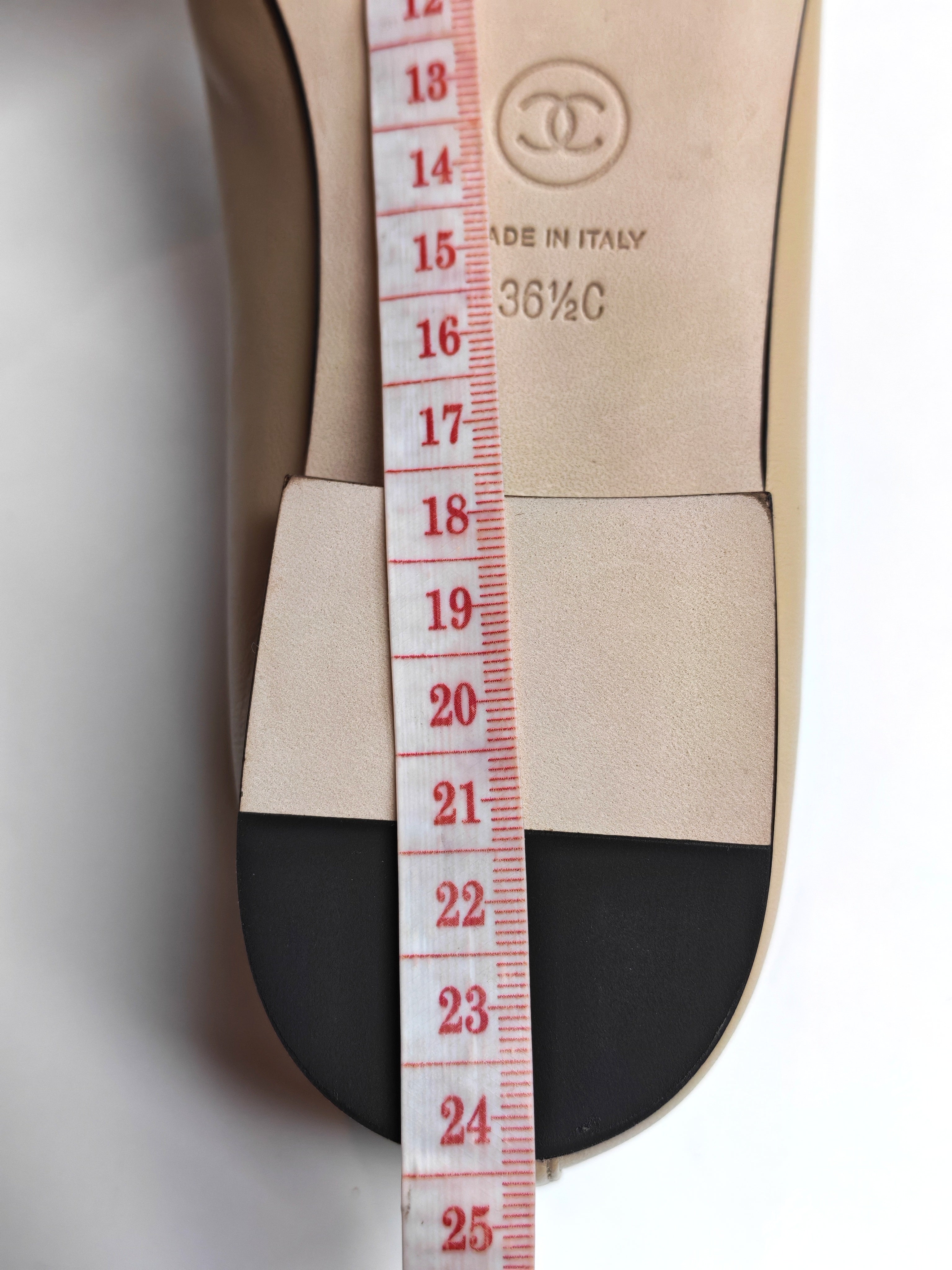 Ballerina Flats Iin Beige & Black Calfskin Leather Size 36.5EU (23 cm) | Purse Maison Luxury Bags Shop