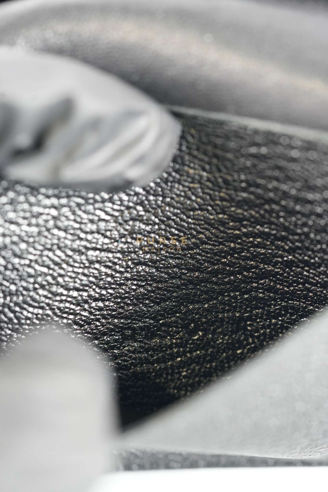 Bearn Bi-Fold Card Holder in Noir Chevre Mysore Leather & Gold Hardware Stamp D (2019) | Purse Maison Luxury Bags Shop