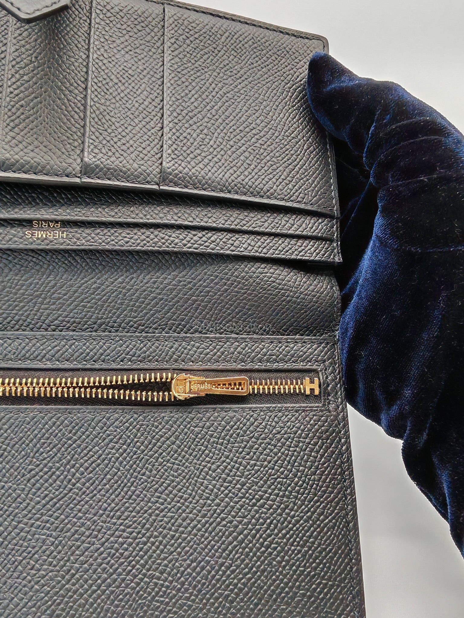 Bearn Long Wallet in Gusset Noir Epsom Leather Gold Hardware Stamp Y(2020) | Purse Maison Luxury Bags Shop