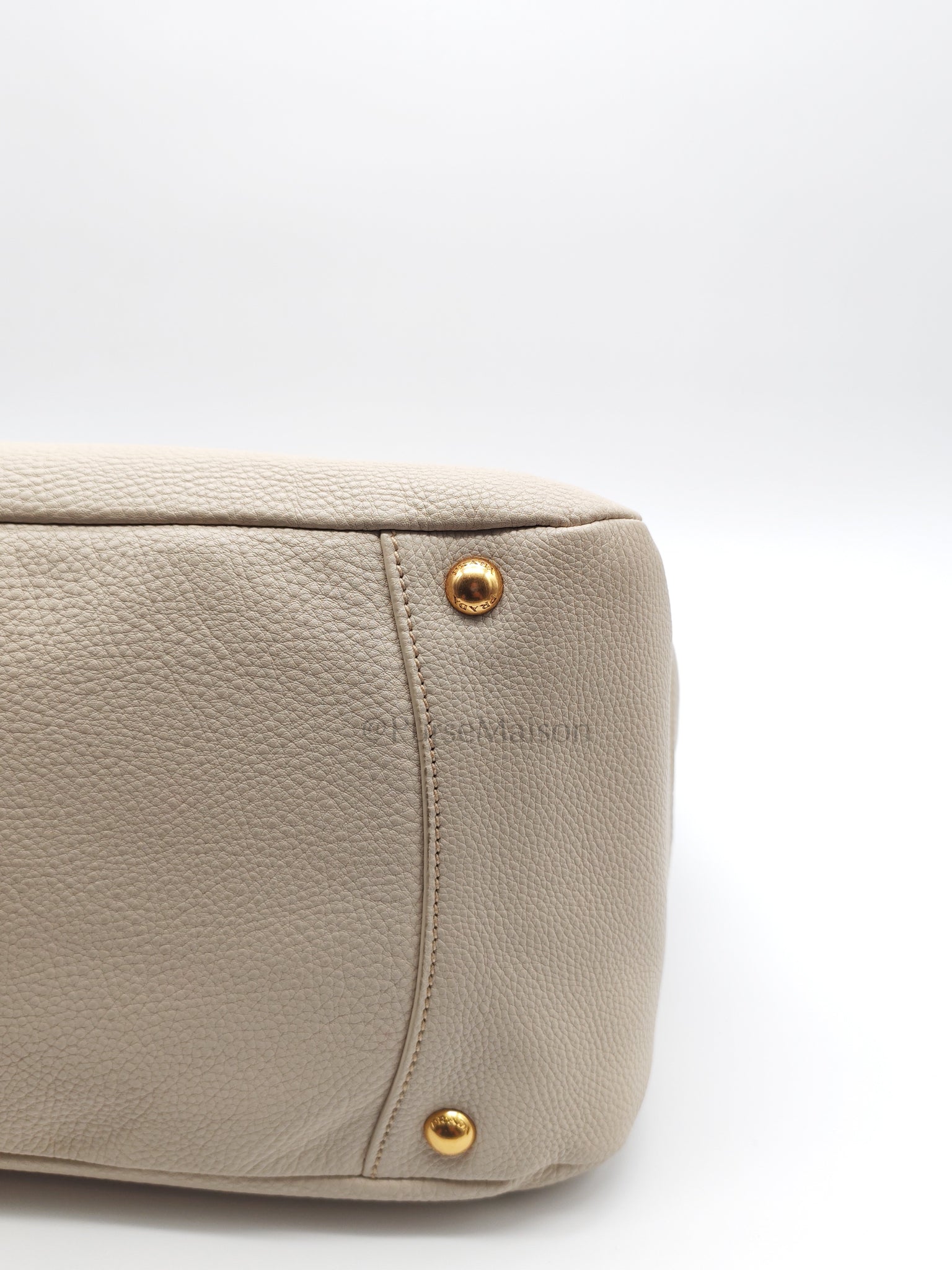 BL0817 Vitello Daino Off-White in Soft Pebbled Calfskin Leather | Purse Maison Luxury Bags Shop