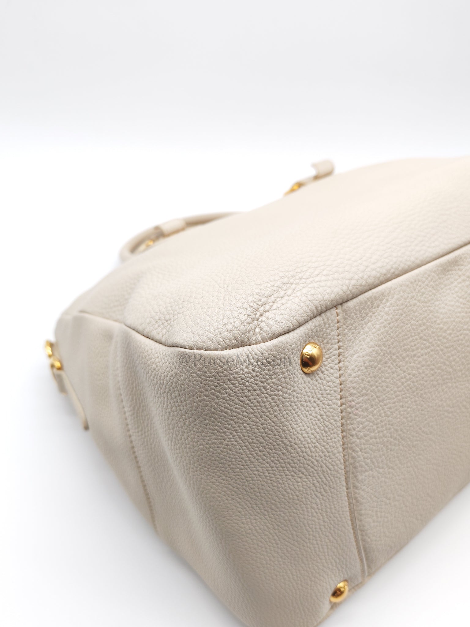 BL0817 Vitello Daino Off-White in Soft Pebbled Calfskin Leather | Purse Maison Luxury Bags Shop