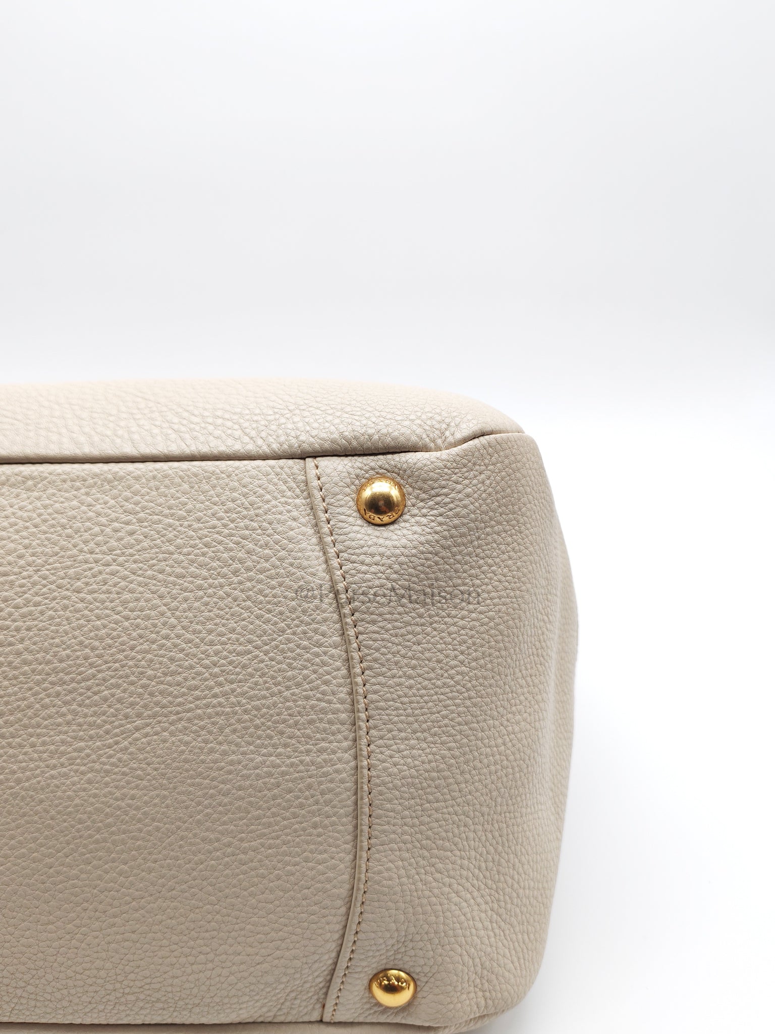 BL0817 Vitello Daino Off-White in Soft Pebbled Calfskin Leather | Purse Maison Luxury Bags Shop