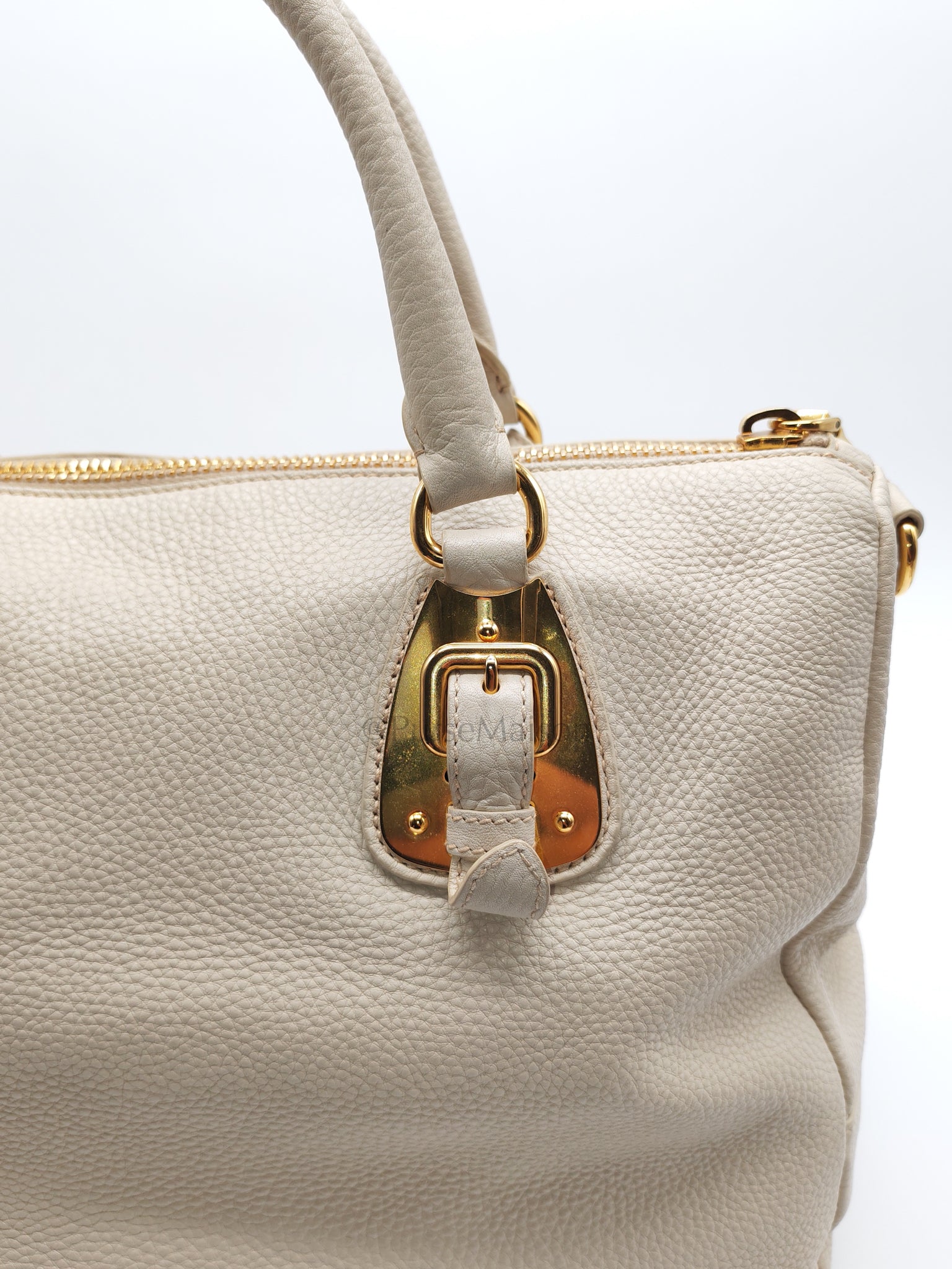 BL0817 Vitello Daino Off-White in Soft Pebbled Calfskin Leather | Purse Maison Luxury Bags Shop