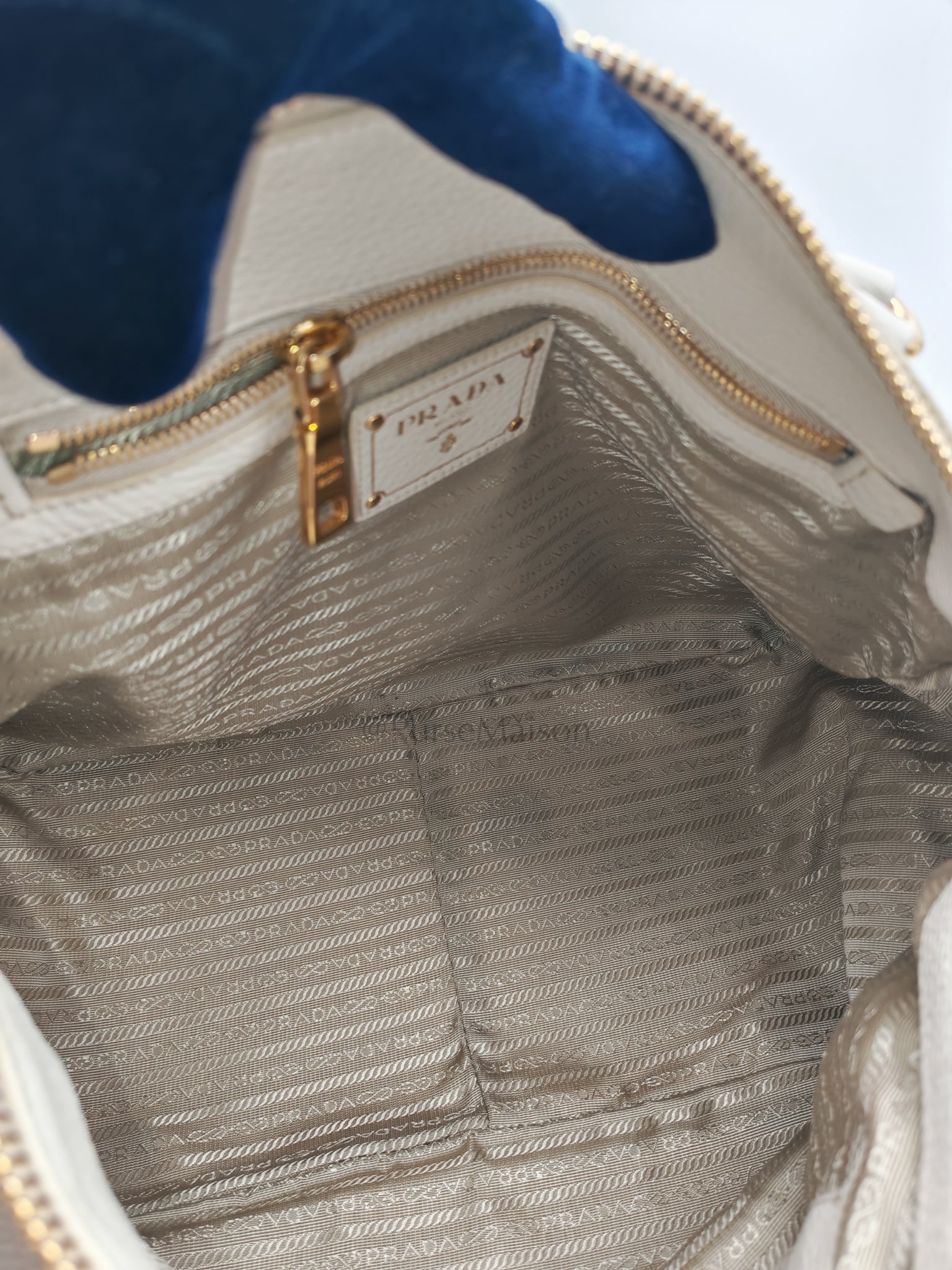 BL0817 Vitello Daino Off-White in Soft Pebbled Calfskin Leather | Purse Maison Luxury Bags Shop