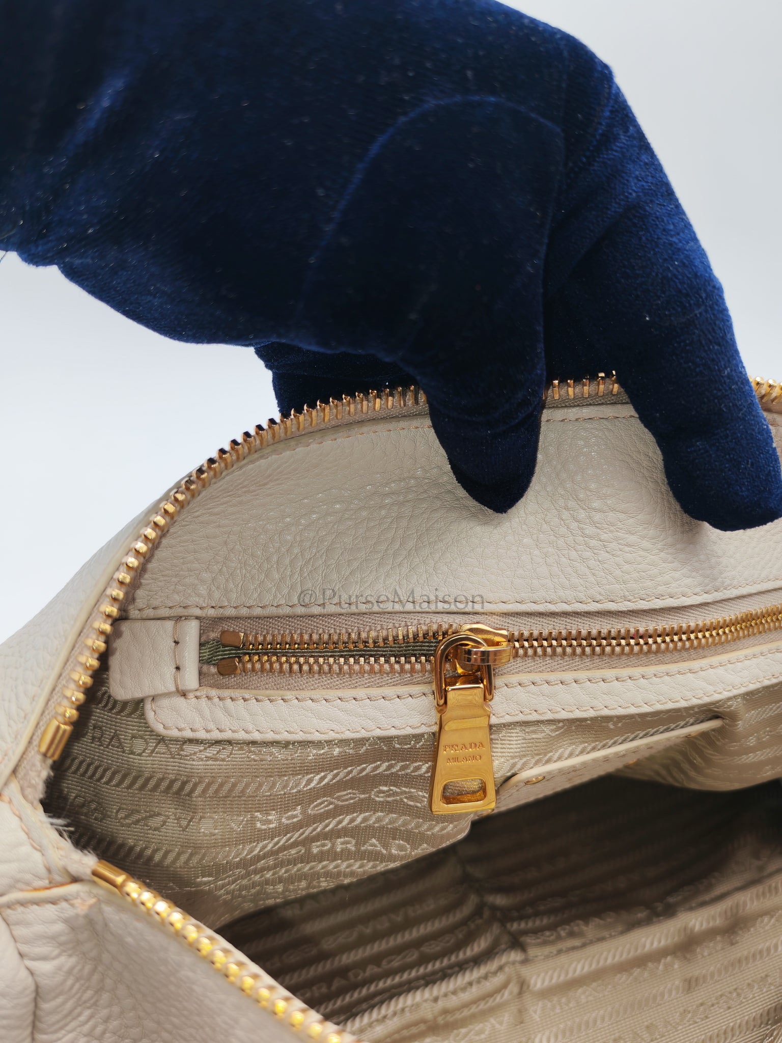 BL0817 Vitello Daino Off-White in Soft Pebbled Calfskin Leather | Purse Maison Luxury Bags Shop