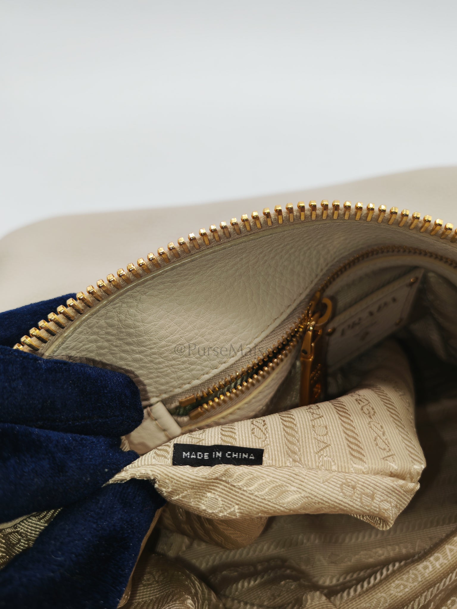 BL0817 Vitello Daino Off-White in Soft Pebbled Calfskin Leather | Purse Maison Luxury Bags Shop