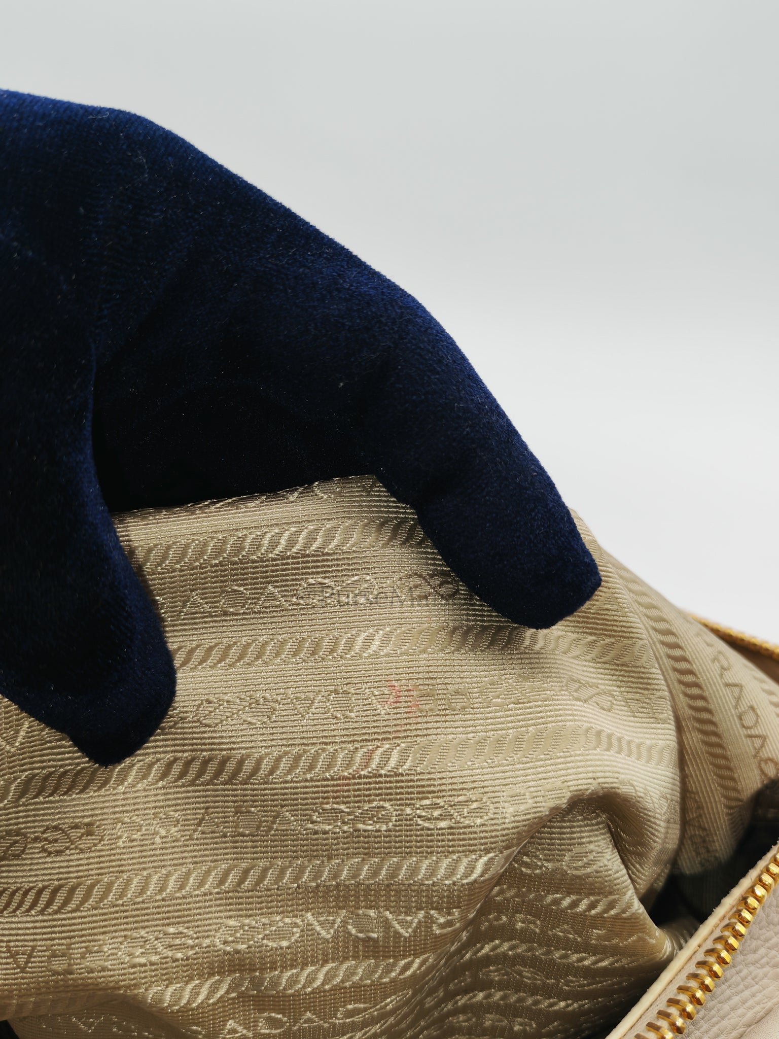 BL0817 Vitello Daino Off-White in Soft Pebbled Calfskin Leather | Purse Maison Luxury Bags Shop