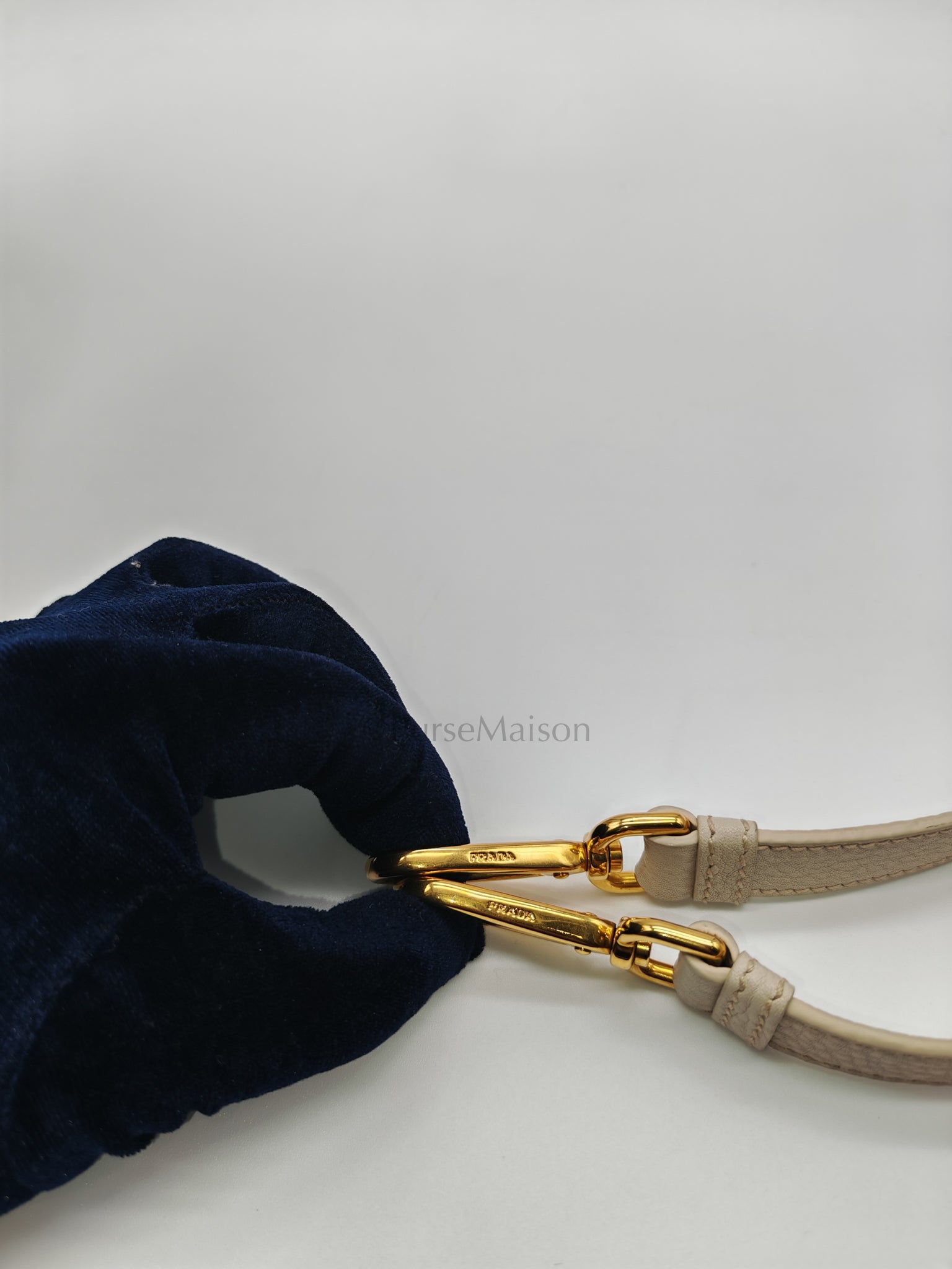 BL0817 Vitello Daino Off-White in Soft Pebbled Calfskin Leather | Purse Maison Luxury Bags Shop