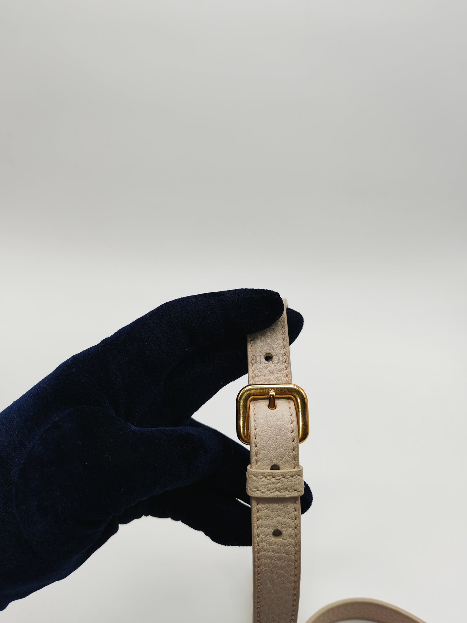 BL0817 Vitello Daino Off-White in Soft Pebbled Calfskin Leather | Purse Maison Luxury Bags Shop