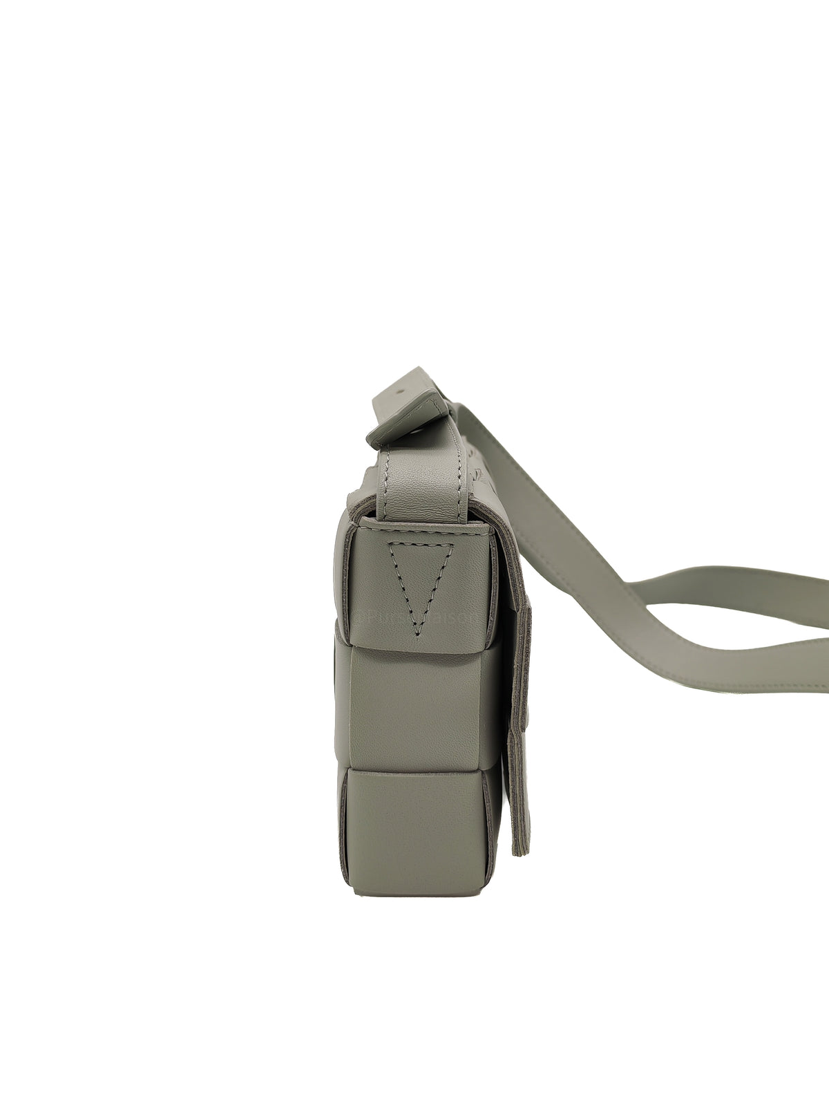Bottega Veneta Cassette Crossbody Bag in Gray Intrecciato Leather | Purse Maison Luxury Bags Shop