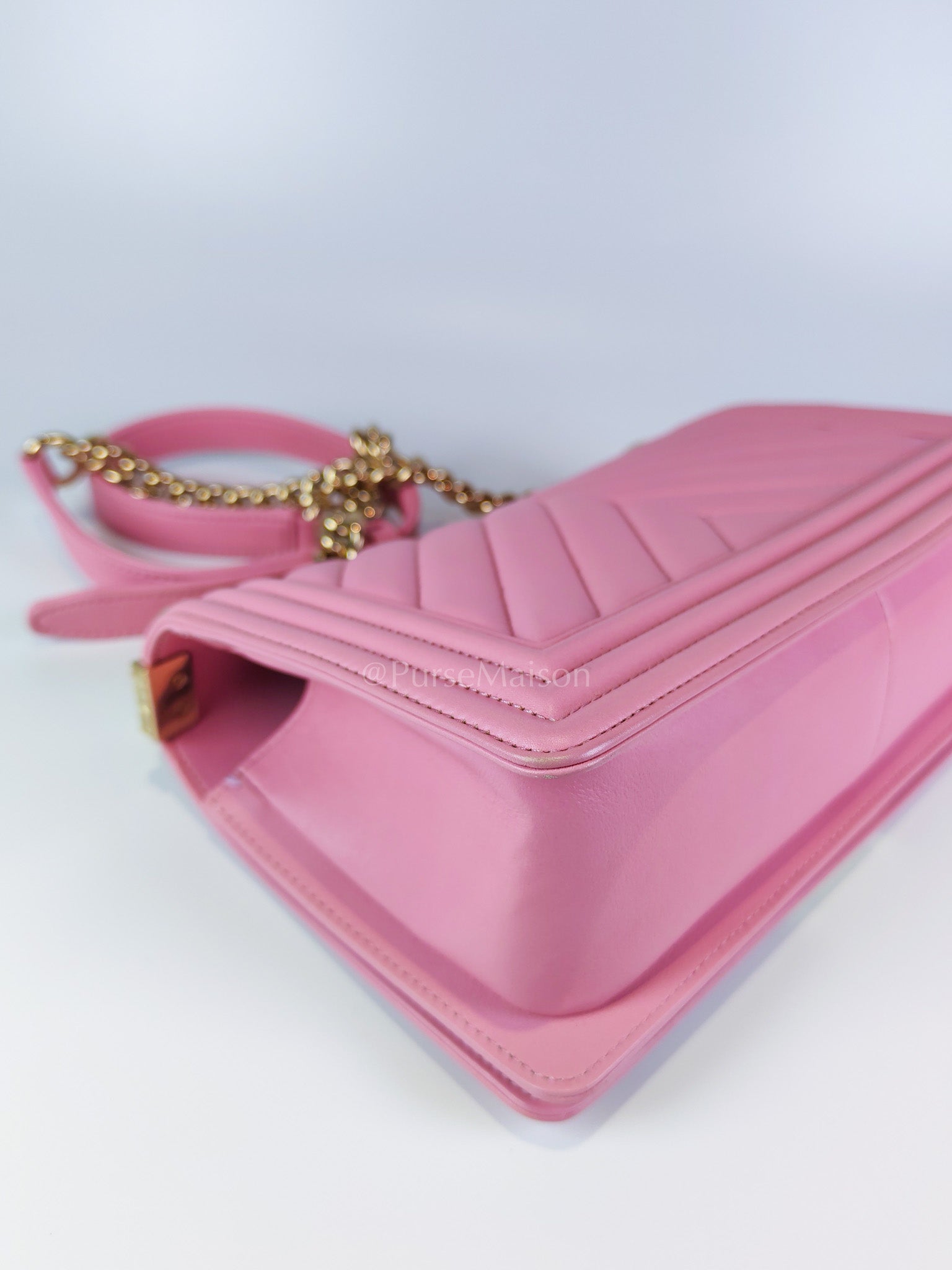 Boy Old Medium Chevron in Pink Calfskin Leather and Champagne Gold Hardware (Microchip) | Purse Maison Luxury Bags Shop