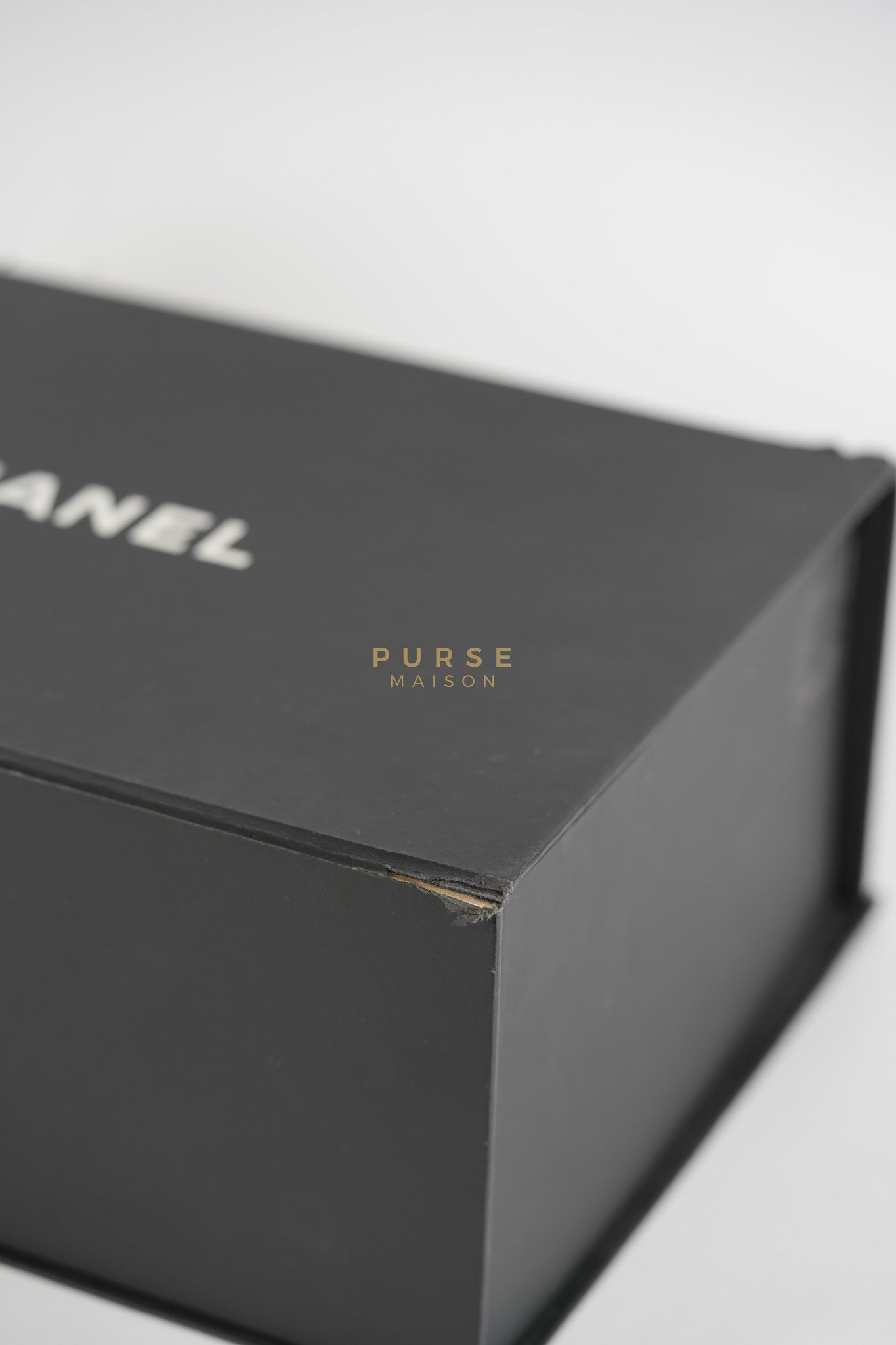 Business Affinity Wallet on Chain (WOC) In Caramel Caviar Leather and Light Gold Hardware (Microchip) | Purse Maison Luxury Bags Shop