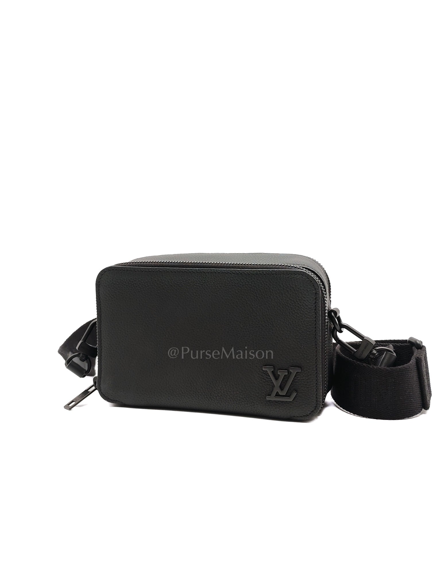 Alpha Wearable Wallet Aerogram in Black Grained Calfskin Leather Crossbody Bag (Microchip)