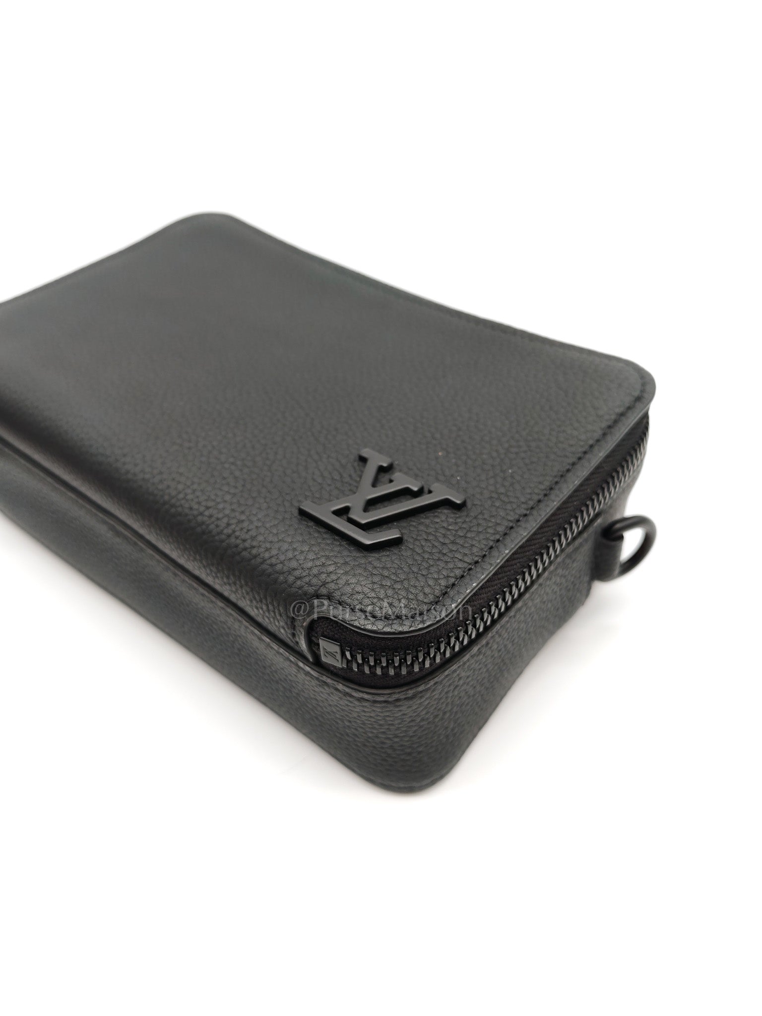 Alpha Wearable Wallet Aerogram in Black Grained Calfskin Leather Crossbody Bag (Microchip)