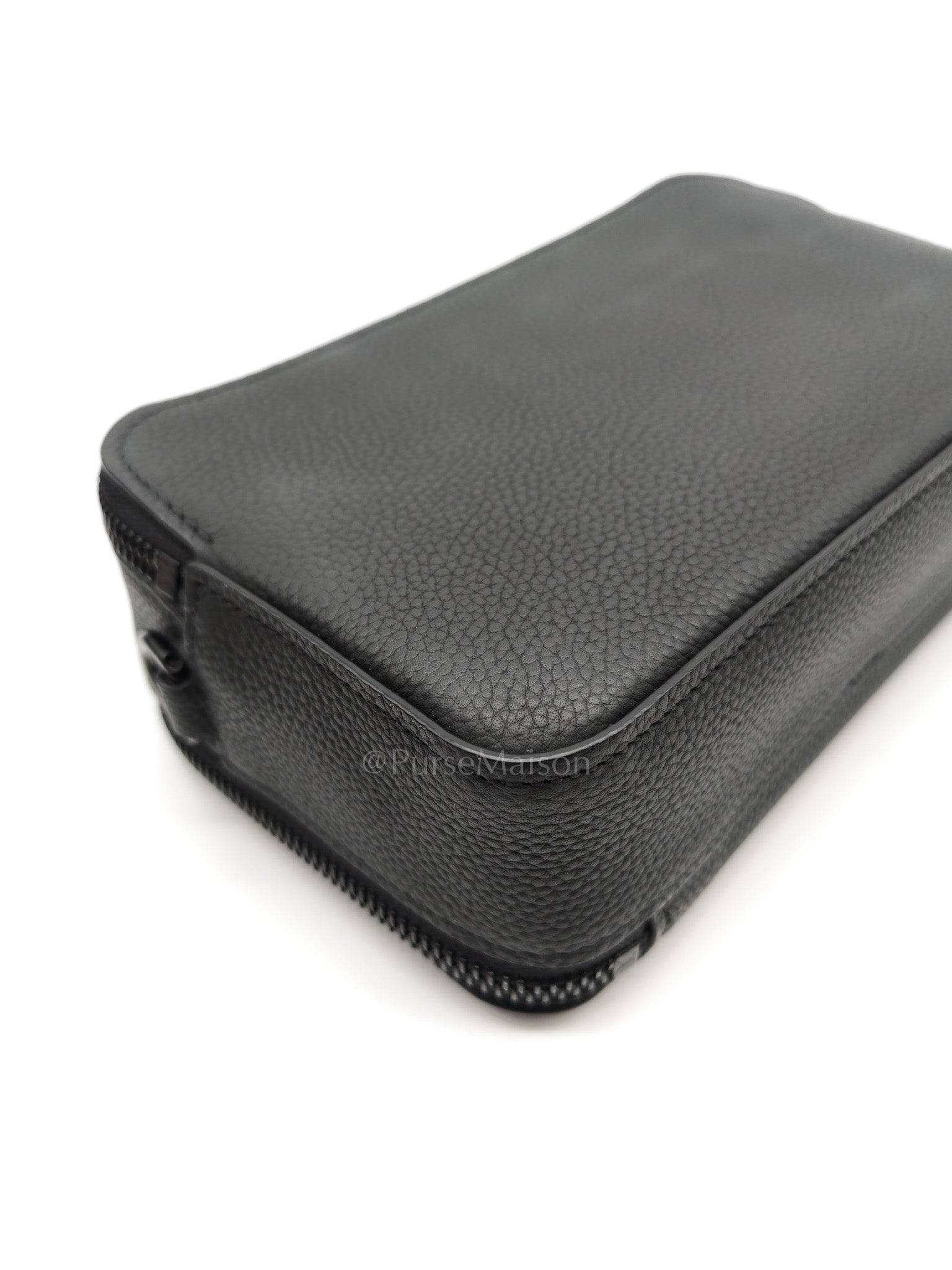 Alpha Wearable Wallet Aerogram in Black Grained Calfskin Leather Crossbody Bag (Microchip)